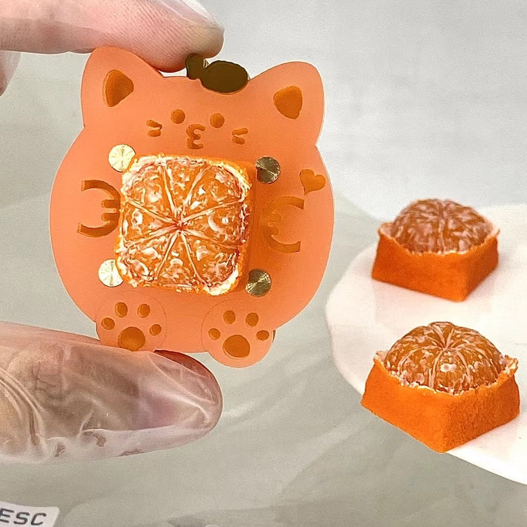 Square artisan keycap in Orange or Tangerine color, ideal for personalizing your keyboard with a fruity theme.