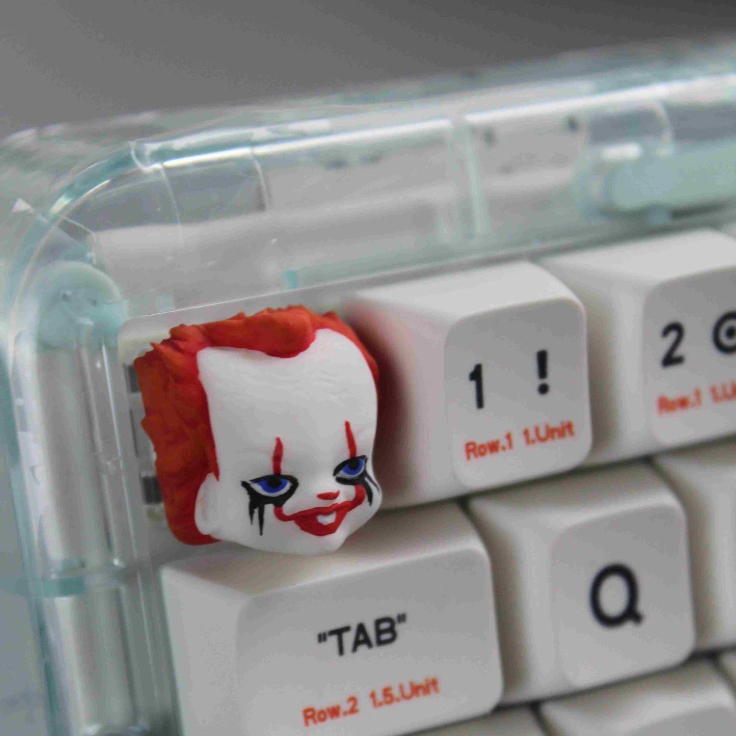 Custom Pennywise Artisan Keycap inspired by "It", featuring a Joker mask design for a spooky and unique touch on your mechanical keyboard.