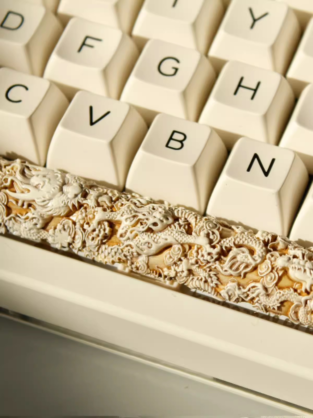 Artisan Dragon Pillar Keycap – mythical Chinese dragon design for enhancing your space bar's appearance.