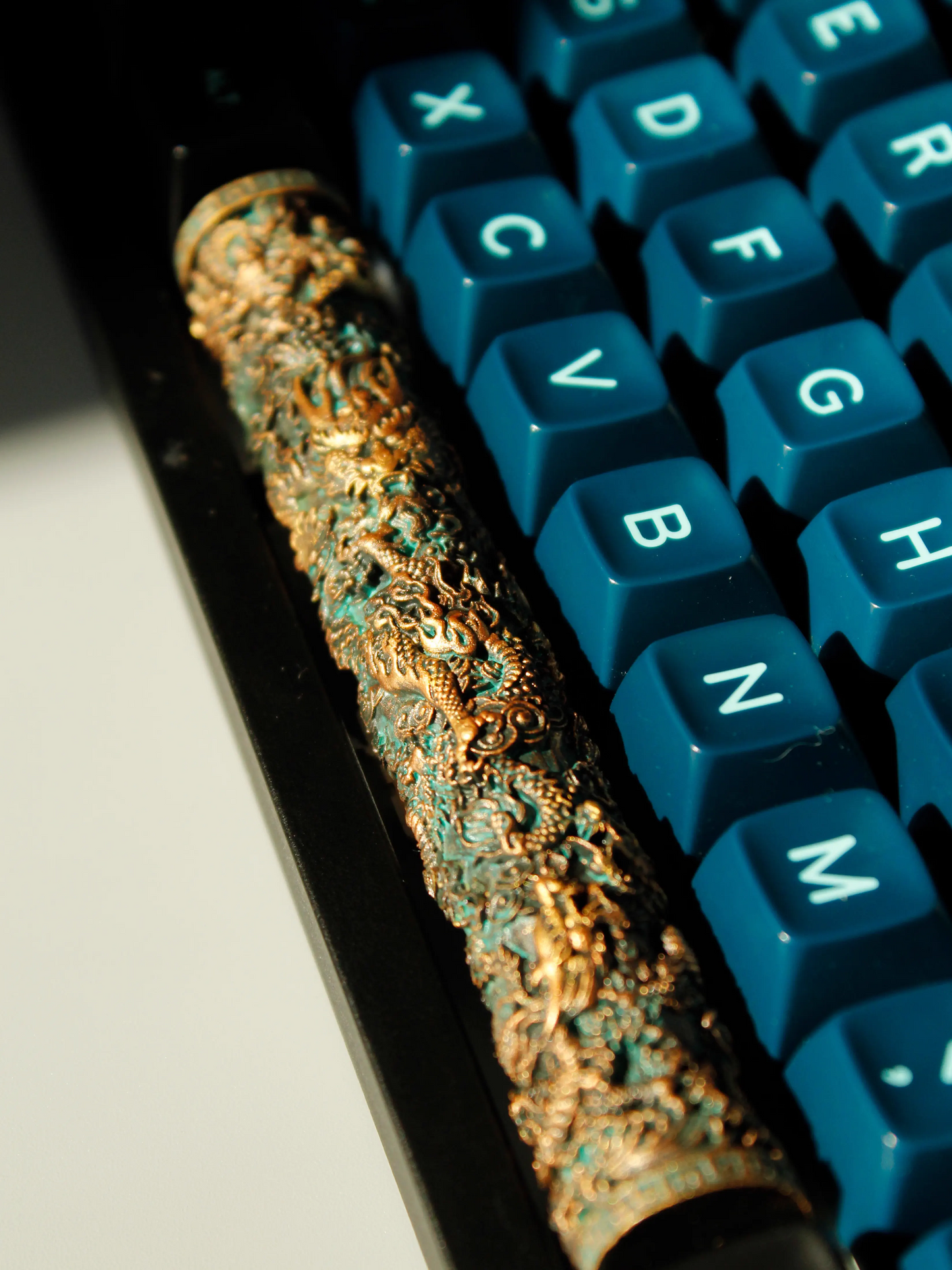 Unique 6.25u and 7u Dragon Pillar keycap, an artisan resin piece inspired by Chinese mythology.