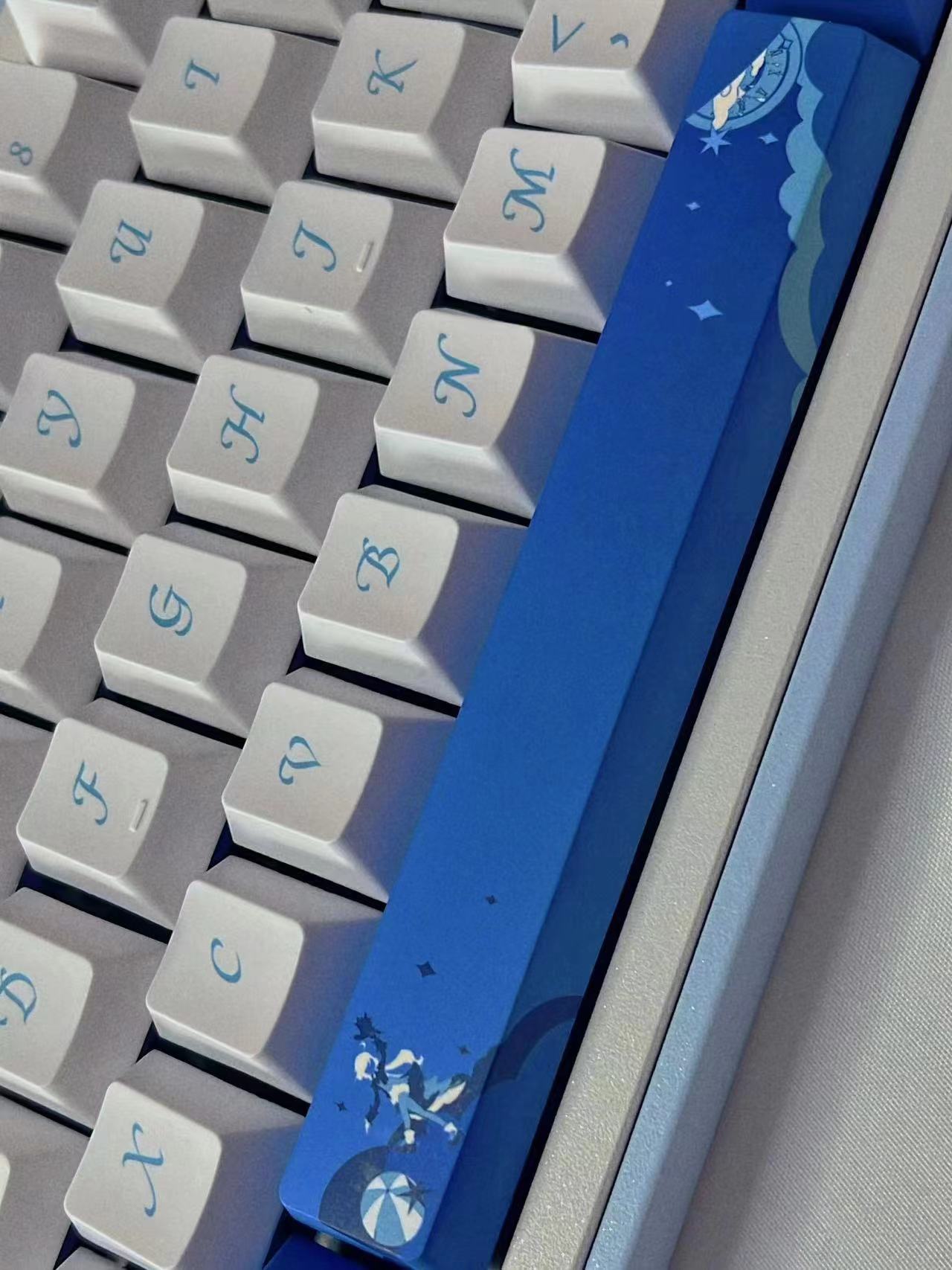Custom keycap set featuring Furina from Genshin Impact, crafted for mechanical keyboards and keycap enthusiasts.