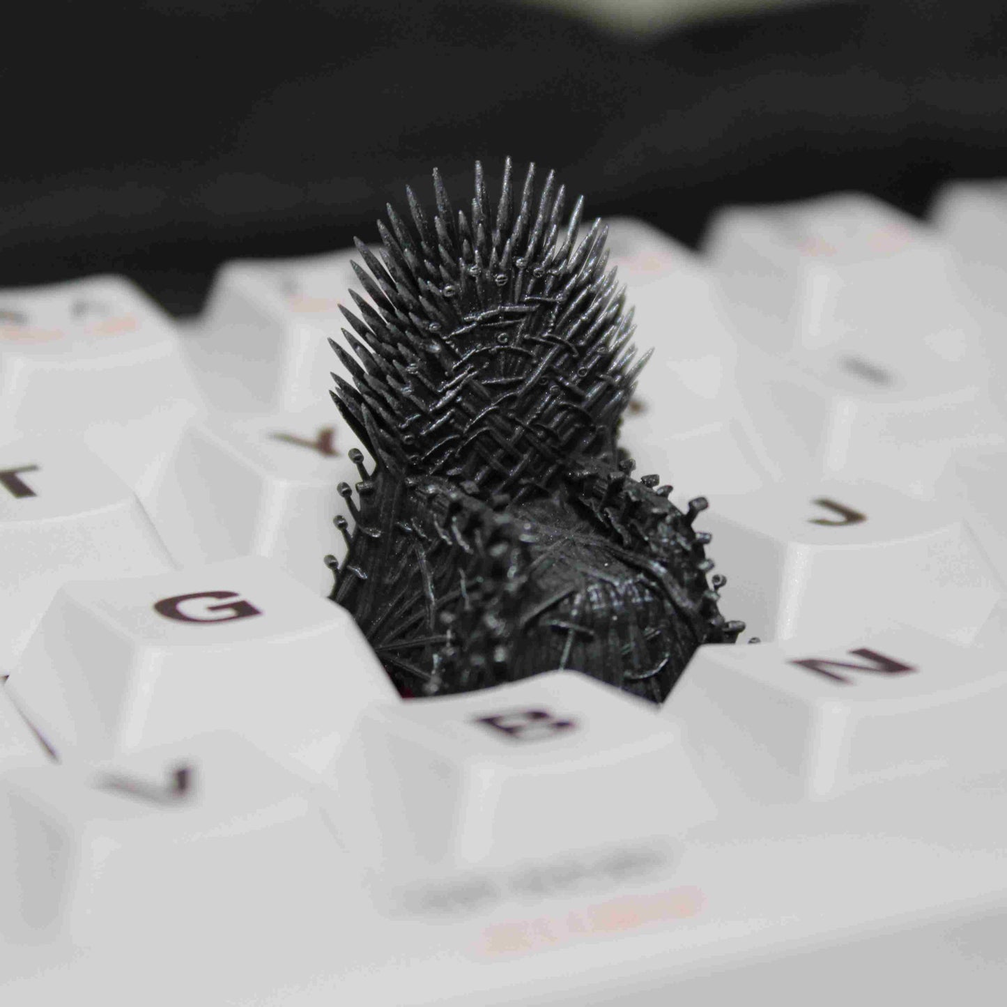Iron Throne artisan keycap inspired by Game of Thrones, custom keycap for mechanical keyboards, ideal for fans of the series.