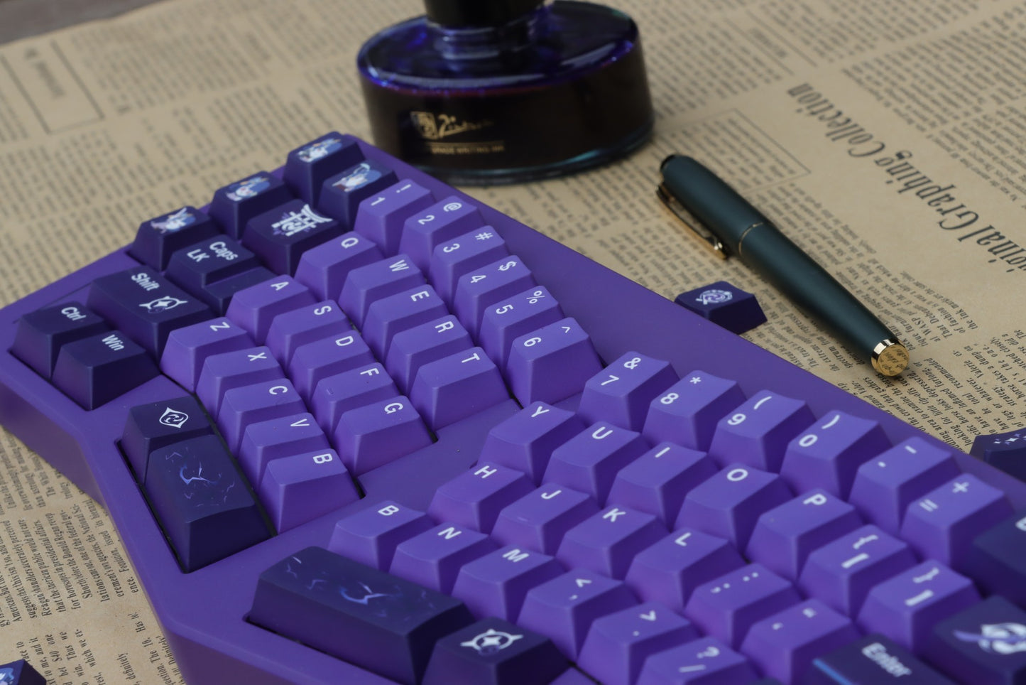 Raiden Shogun Cherry profile keycaps, crafted for fans of Genshin Impact, compatible with multiple keyboard layouts.
