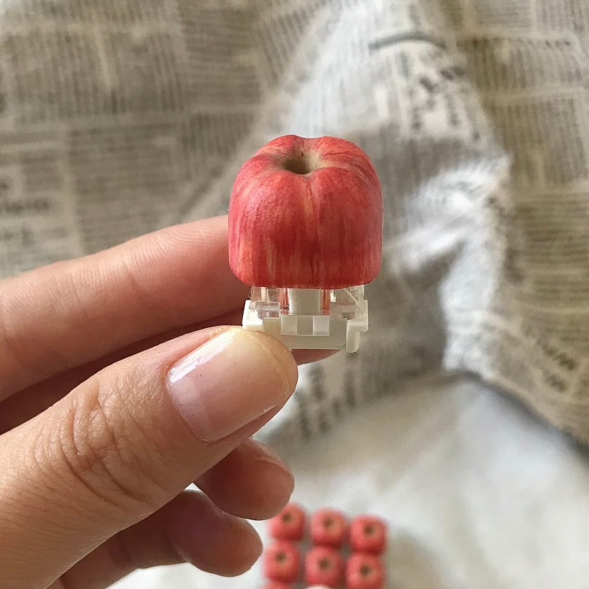 ‘Touch the Apple’ artisan keycap, crafted to resemble a real apple. Elevate your keyboard setup with this handmade, unique fruit keycap.