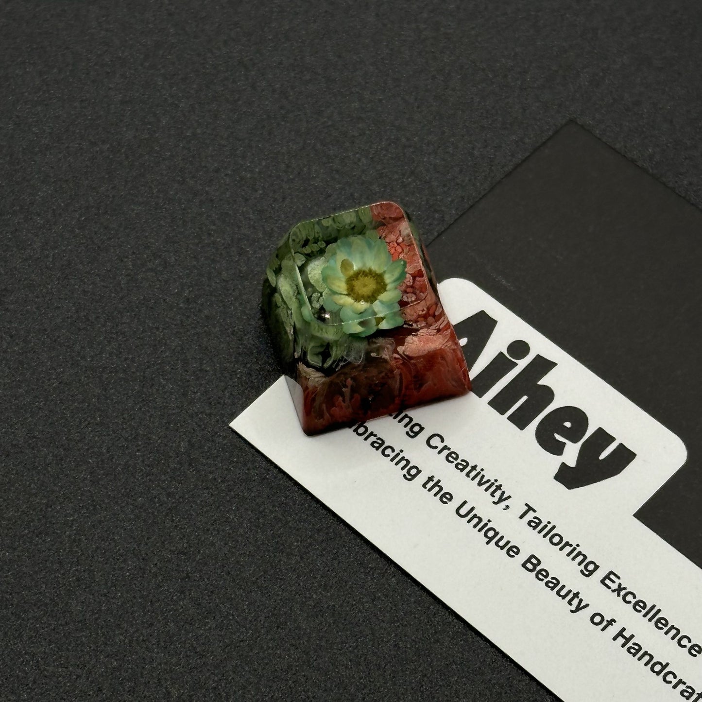 Resin Eternal Flower Keycap: Elevate Your Keyboard with Handcrafted Floral Artistry