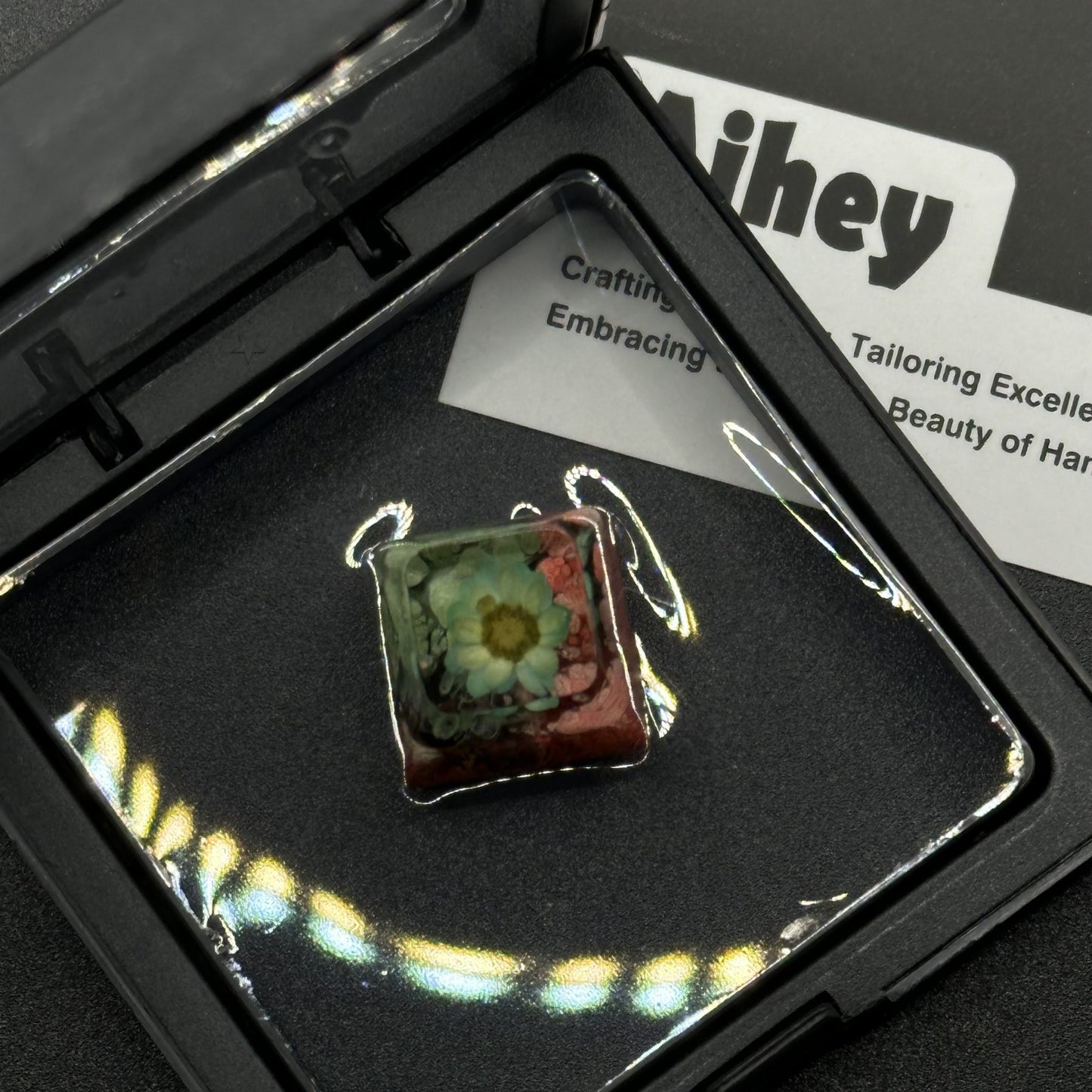Resin Eternal Flower Keycap: Elevate Your Keyboard with Handcrafted Floral Artistry
