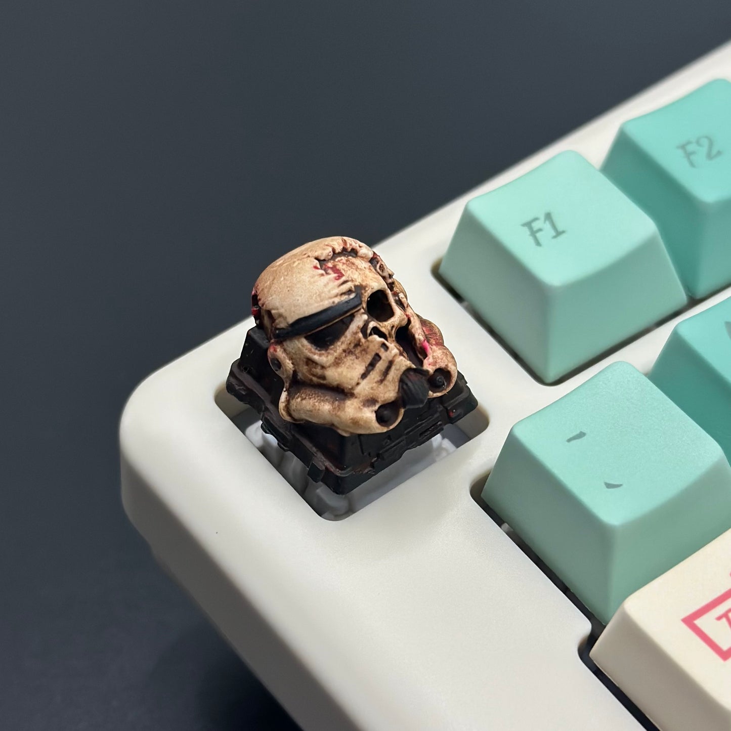 Custom Star Wars skull artisan keycap, translucent design for mechanical keyboards, perfect for collectors and fans of the iconic franchise.Translucent Star Wars skull artisan keycap, made for mechanical keyboards, blending sci-fi aesthetics with intricate craftsmanship.