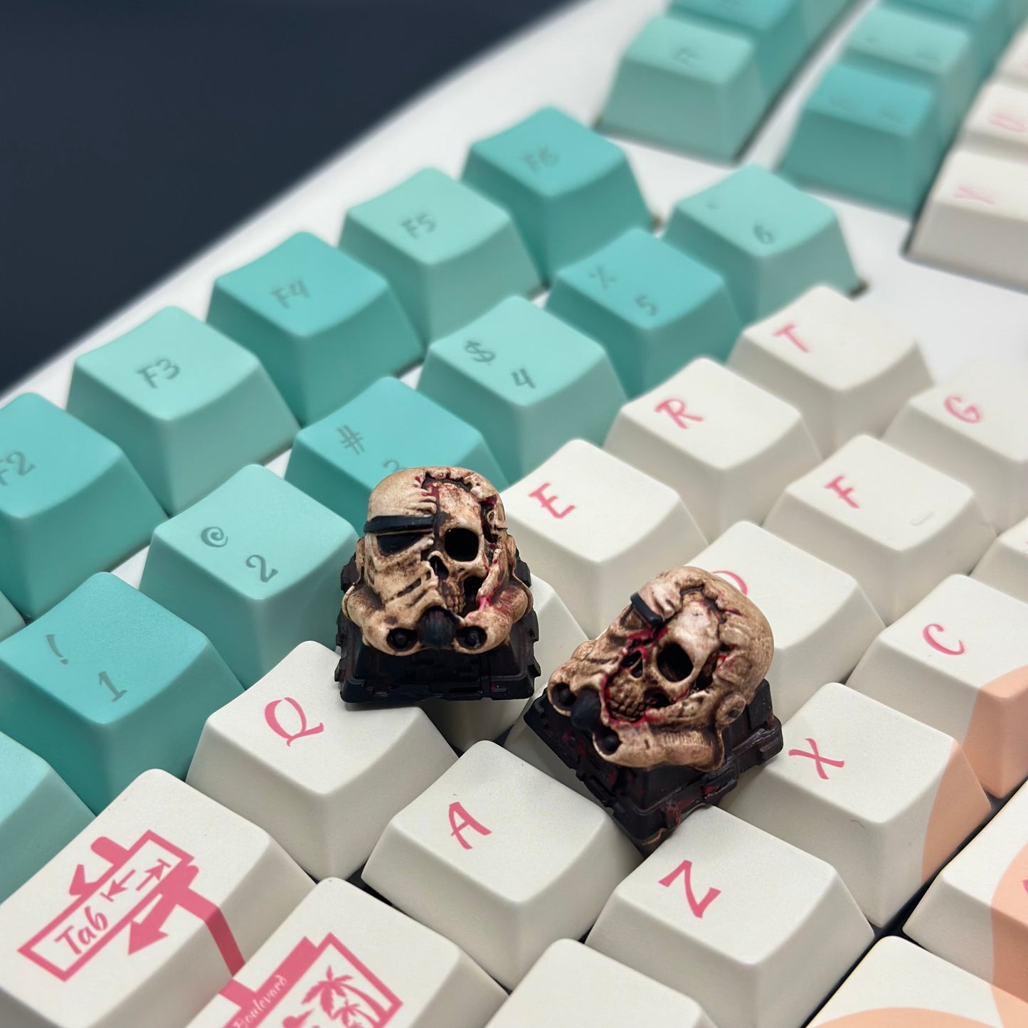 Custom Star Wars skull artisan keycap, translucent design for mechanical keyboards, perfect for collectors and fans of the iconic franchise.Translucent Star Wars skull artisan keycap, made for mechanical keyboards, blending sci-fi aesthetics with intricate craftsmanship.