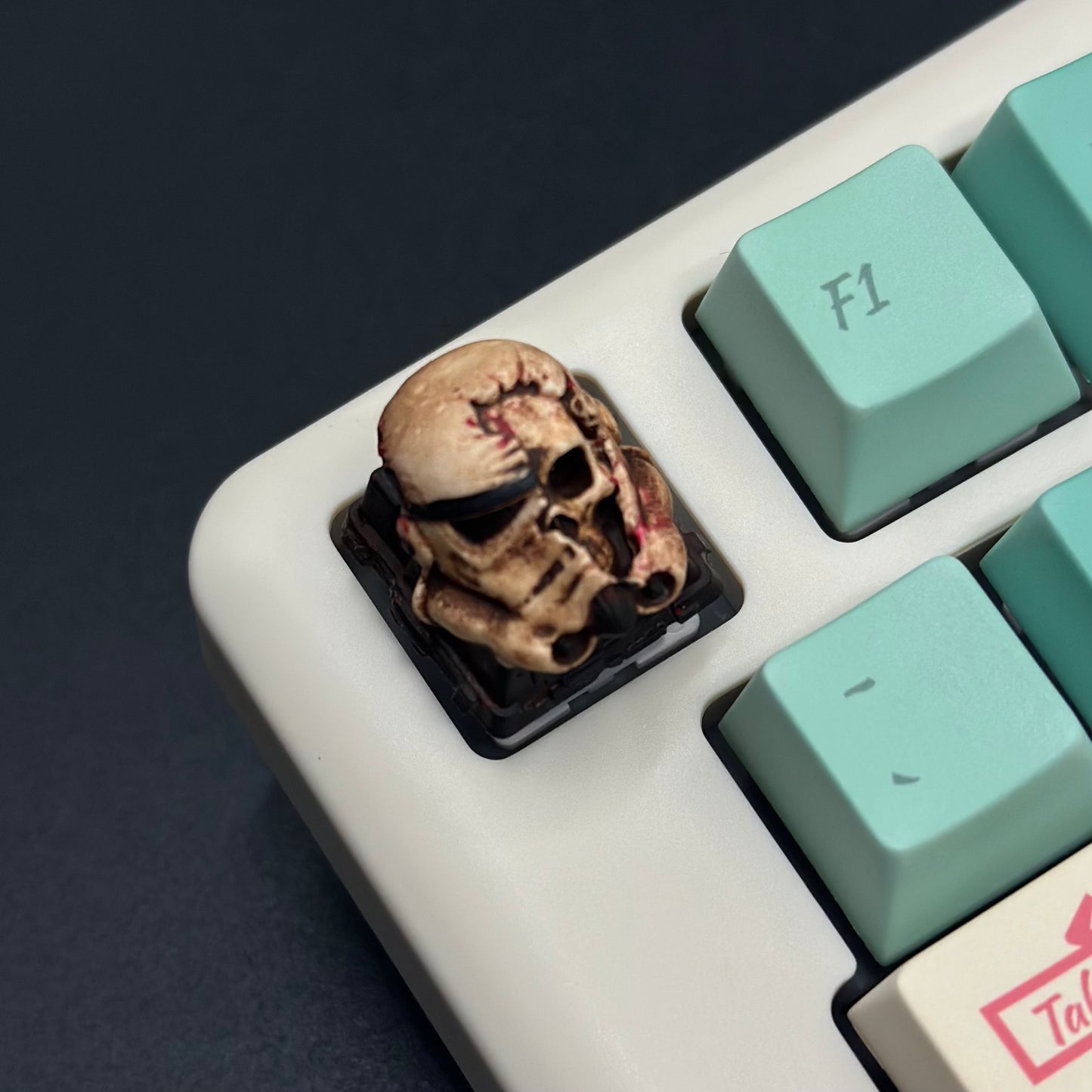 Custom Star Wars skull artisan keycap, translucent design for mechanical keyboards, perfect for collectors and fans of the iconic franchise.Translucent Star Wars skull artisan keycap, made for mechanical keyboards, blending sci-fi aesthetics with intricate craftsmanship.