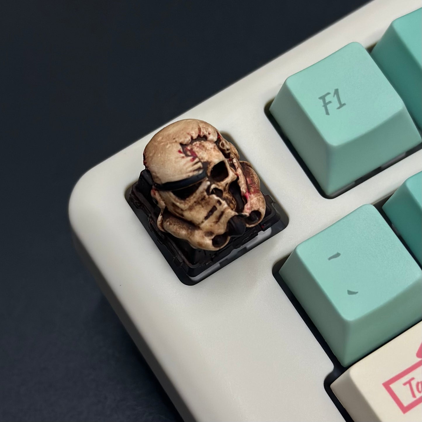 Custom Star Wars skull artisan keycap, translucent design for mechanical keyboards, perfect for collectors and fans of the iconic franchise.Translucent Star Wars skull artisan keycap, made for mechanical keyboards, blending sci-fi aesthetics with intricate craftsmanship.