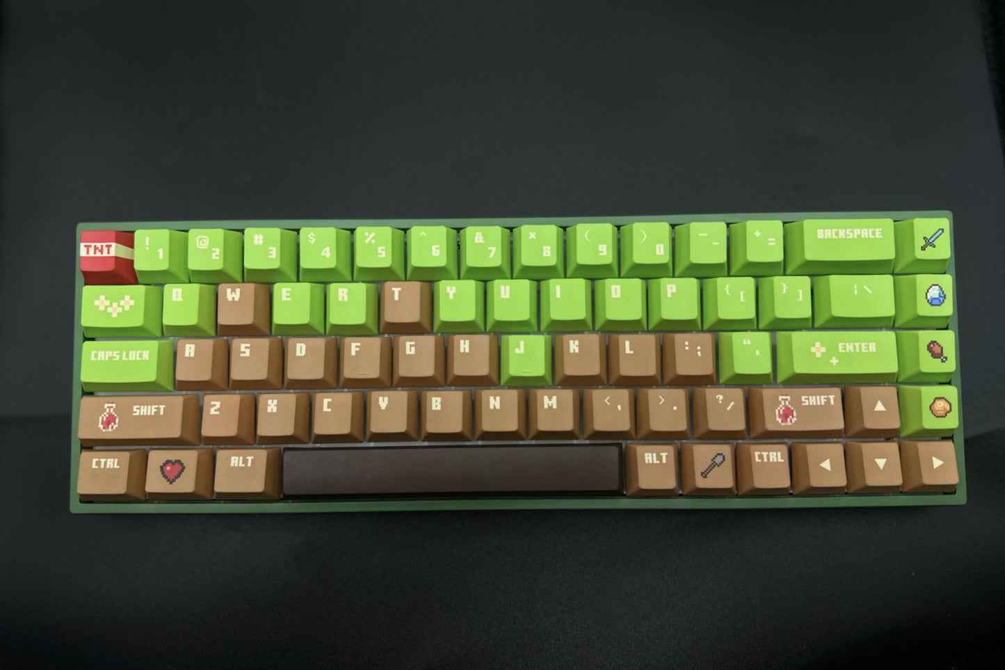 Perfect for Minecraft fans and mechanical keyboard enthusiasts alike, this custom set by AiheyStudio brings pixel art to life with an exclusive artisan touch.