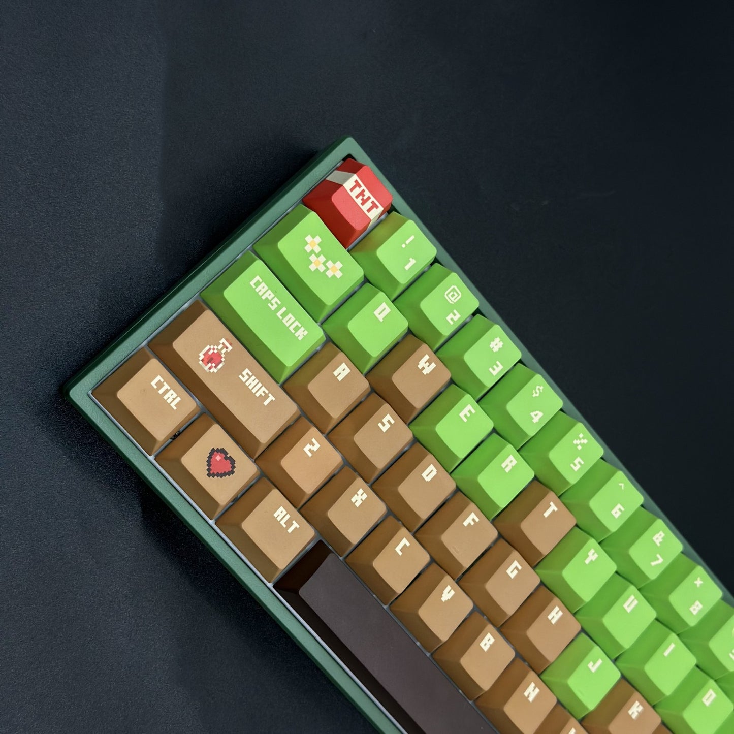 Perfect for Minecraft fans and mechanical keyboard enthusiasts alike, this custom set by AiheyStudio brings pixel art to life with an exclusive artisan touch.