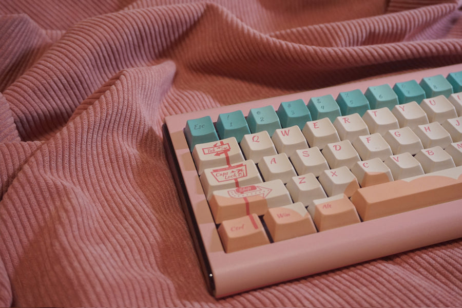 Sunset Highway keycaps blend the soft pink hues of the evening sky with shades of light green, creating a tranquil and cozy atmosphere. However, in our choice of elements, we intentionally infuse a touch of vintage from a bygone era.