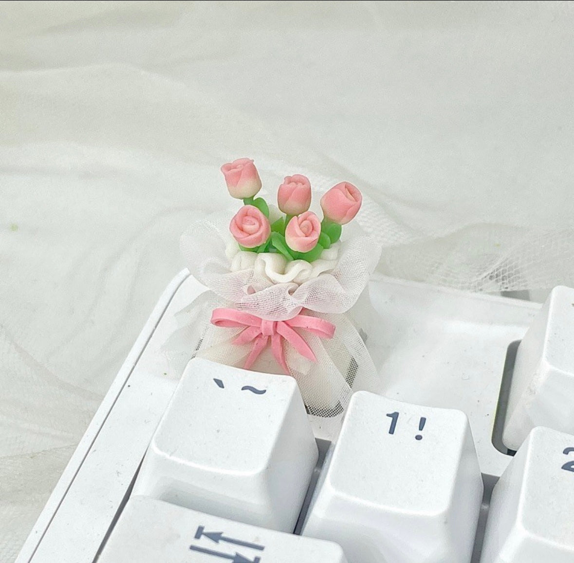 Custom floral keycap design by AiheyStudio, bringing a fresh touch of nature to your mechanical keyboard.