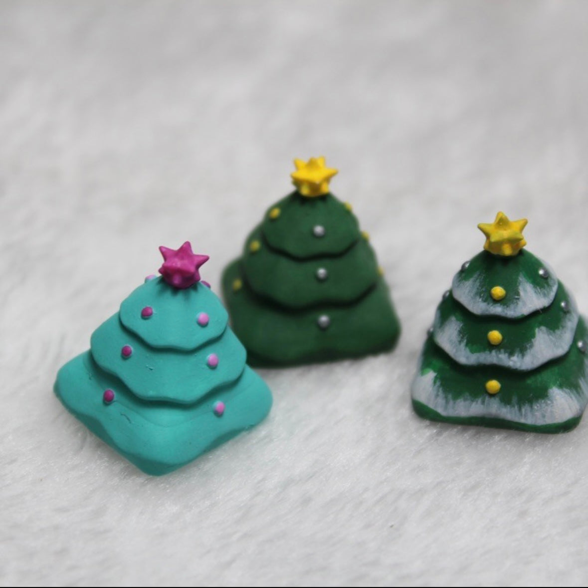 mini's Christmas tree gift, incredibly placed on the keyboard