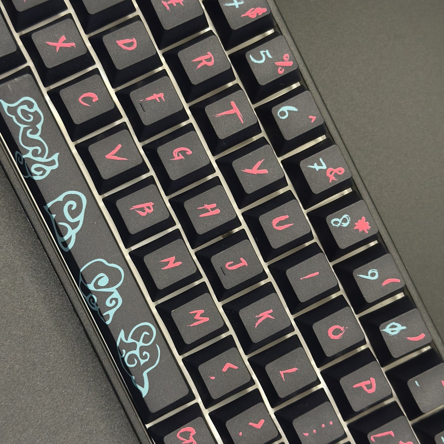 The Wireless 68-Key Mechanical Keyboard Set with Arcane Jinx Keycap combines gaming power and stylish design. Featuring Jinx’s signature chaotic style, it’s a must-have for any Arcane fan looking for performance and flair.