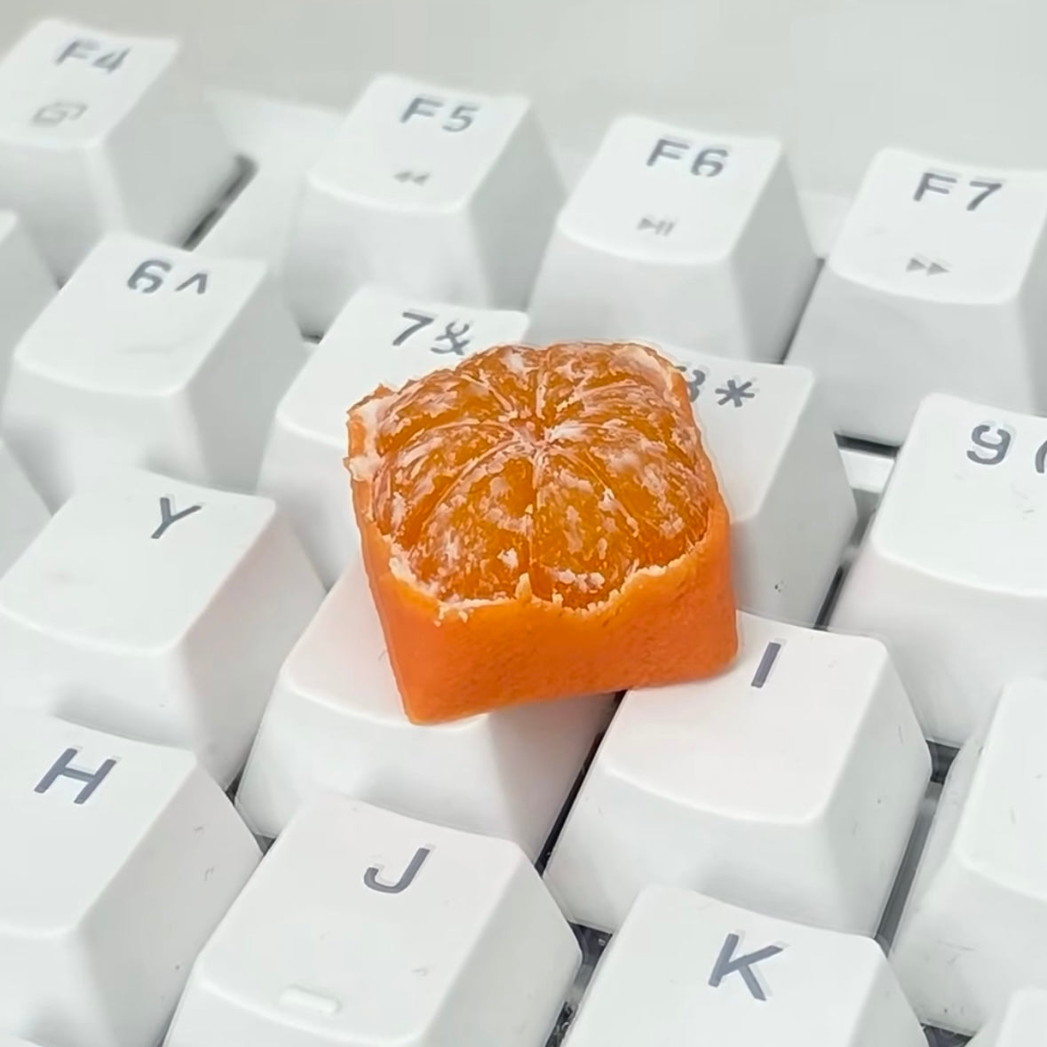 So guess if this is an edible tangerine or a keycap? When you have this keycap, you can brag and pose this question to your friends. They will surely be shocked by the lifelike keycap, which is a square tangerine.  Although it is our handmade keycaps, every Tangerine keycap has a different texture, tangerine peel, etc. This is the charm of customization, your keycap belongs to you only.