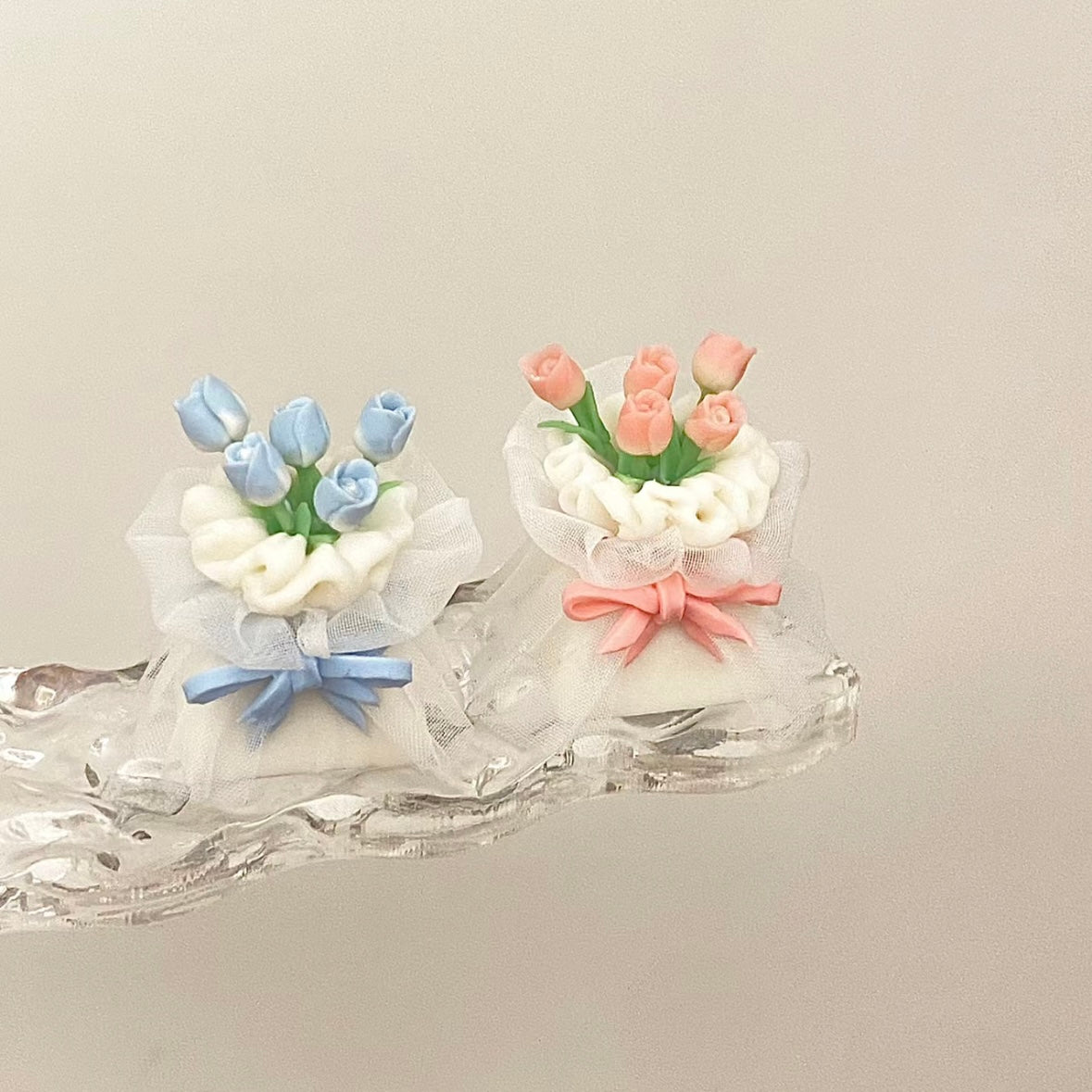 🎉 Customizable Bouquet: The beauty of this bouquet lies in its customization. Express your personality through your chosen blooms and let your keyboard tell a unique story.