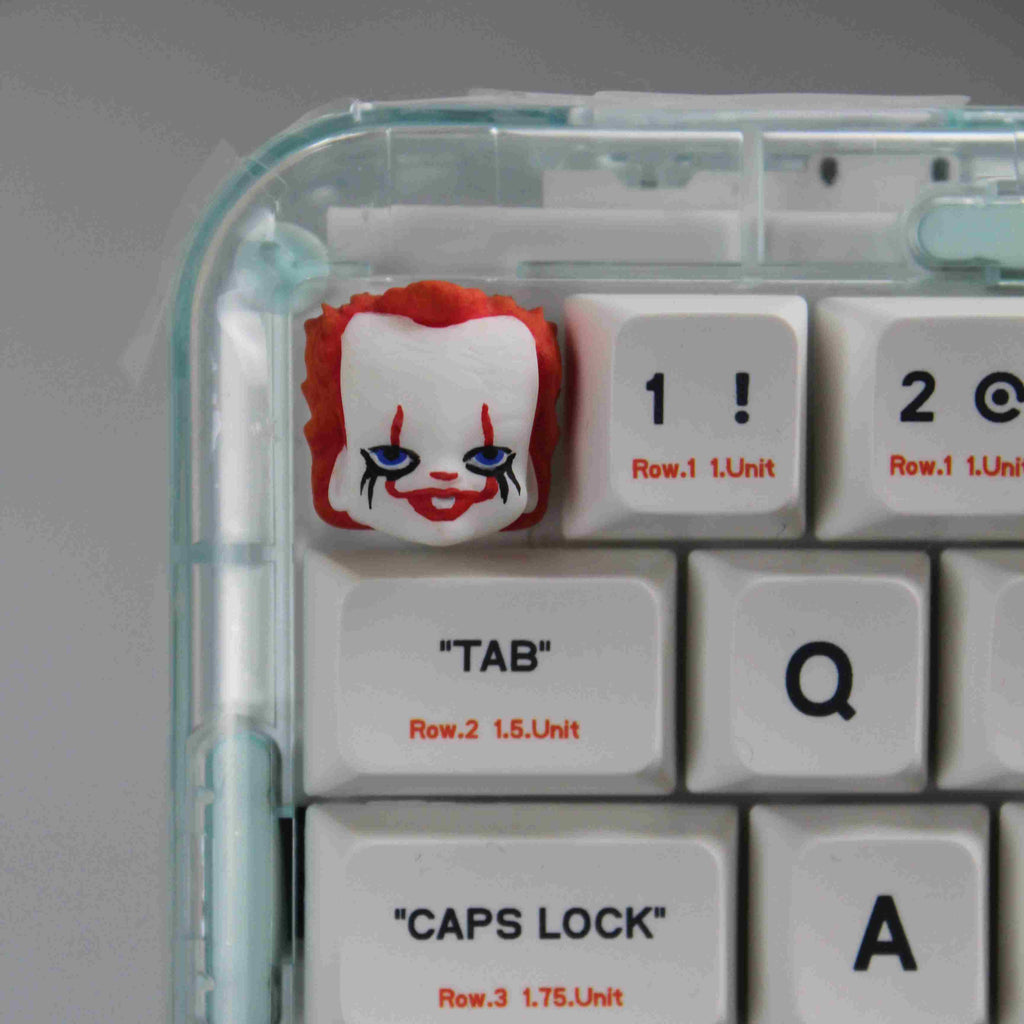 Chapter One Pennywise Keycaps "It" Joker Maske Artisan Keycap for Mechanical Keyboard Chapter One Pennywise Keycaps, featuring the iconic Joker mask design from "It", a custom artisan keycap perfect for horror fans and mechanical keyboards.

