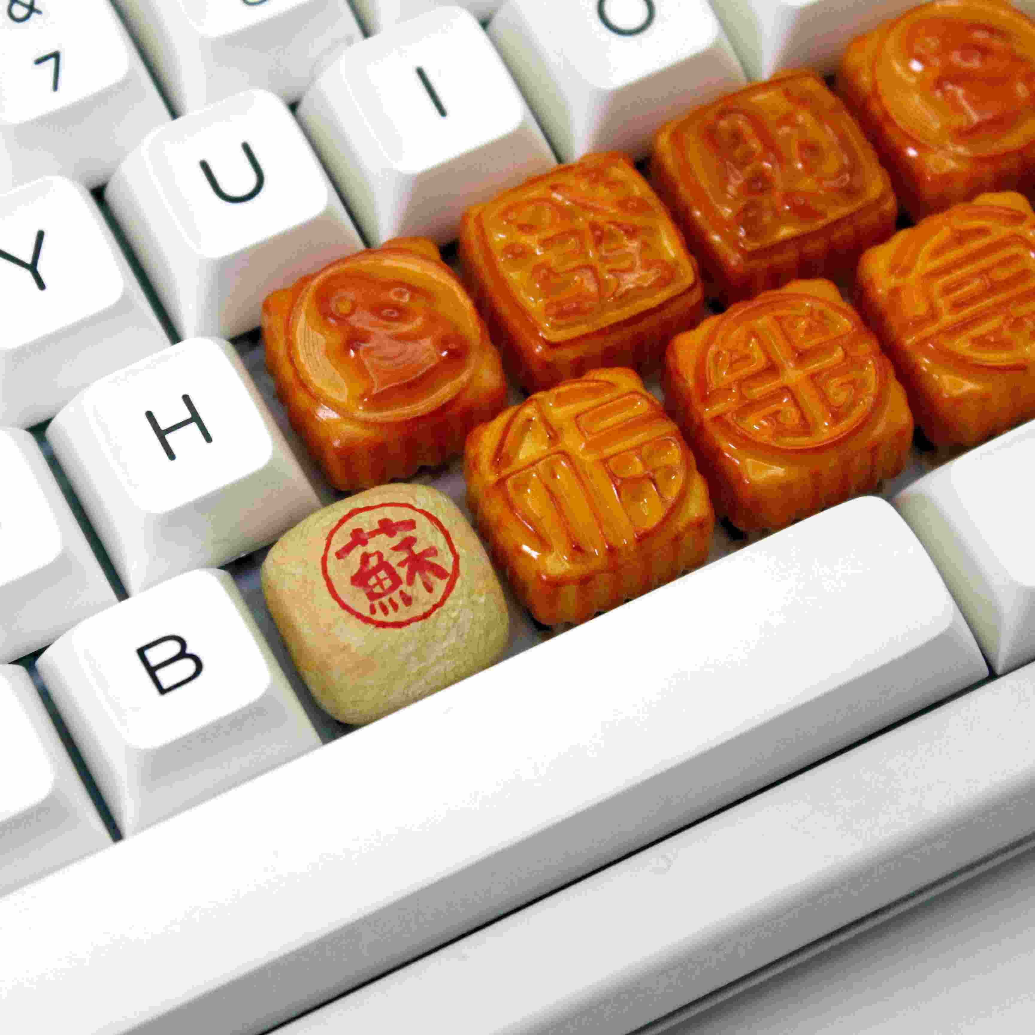 Chinese Traditional Mooncake Pastry Artisan Keycap – cultural keycap for mechanical keyboards with intricate mooncake designs.
