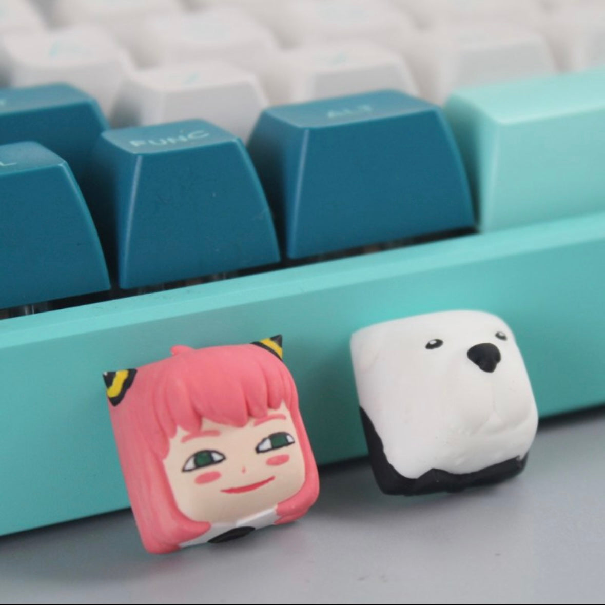 Cute pink artisan keycap featuring Anya Forger from SPY x FAMILY, reflecting her adorable yet unpredictable character traits.
