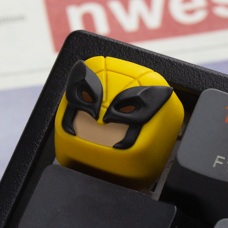 Custom X-Men Origins keycap set from aiheystudio with Deadpool and Wolverine in artisan style.

