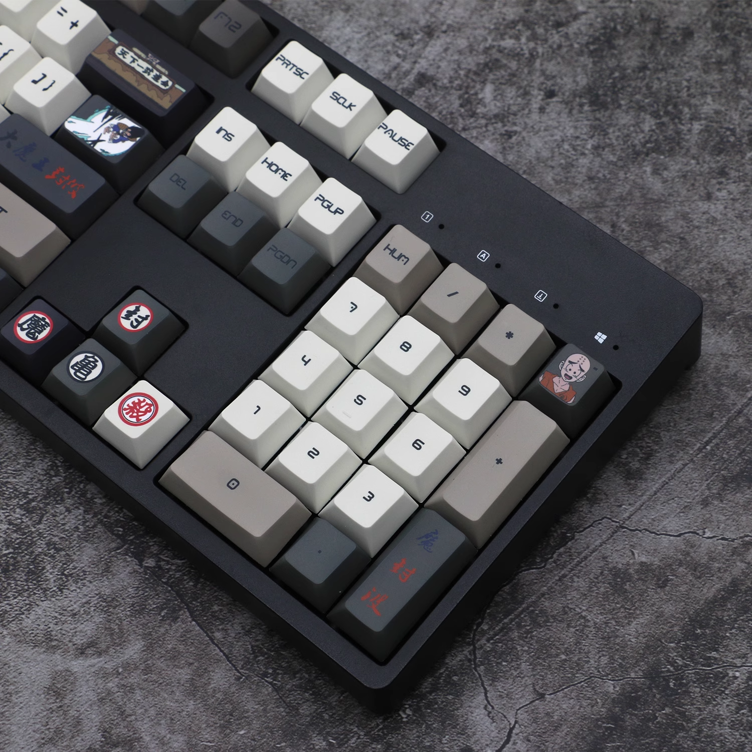 Dragon Ball custom keycaps set featuring Goku and Vegeta, a full personalized keyboard cap set for Saiyan fans.
