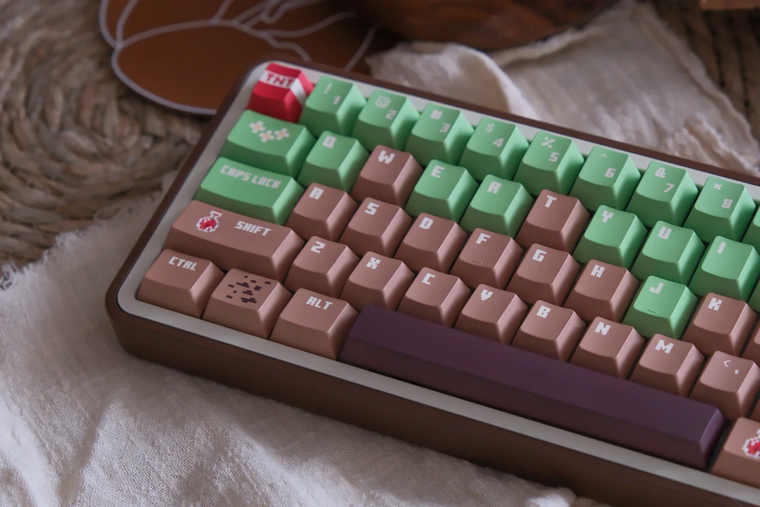 Custom Minecraft PIXEL BOX keycaps designed for durability and style, perfect for gamers and collectors alike.
