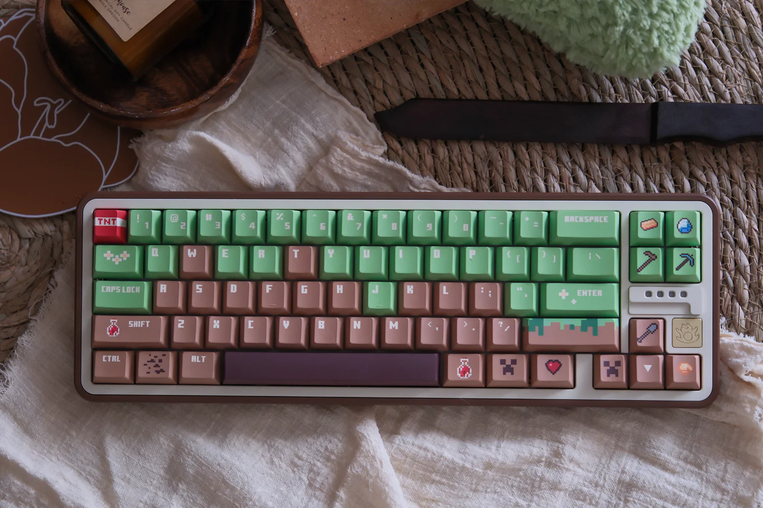 Level up your setup with the Minecraft PIXEL BOX keycaps set, crafted to reflect the fun and creativity of the game.