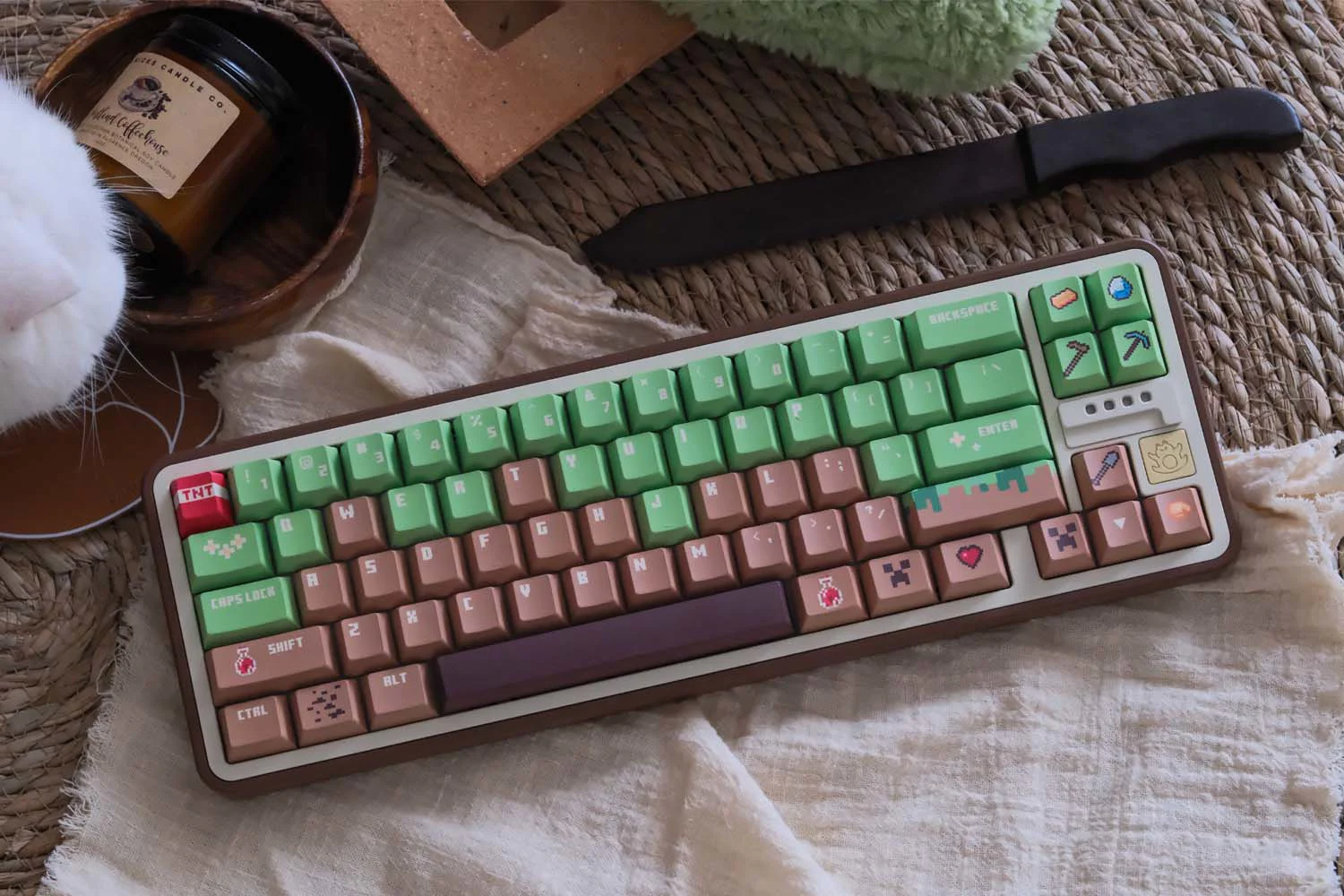 Bring your mechanical keyboard to life with our Minecraft PIXEL BOX custom keycaps, featuring iconic designs from the game.
