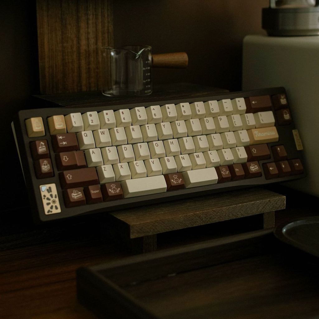 NICO Tiramisu inspired PBT keycap set featuring warm coffee brown and creamy white colors. Designed for mechanical keyboards, this minimalist dessert themed keycap set combines cozy aesthetics, durable PBT material, and elegant dye sublimation details for a refined desktop setup.