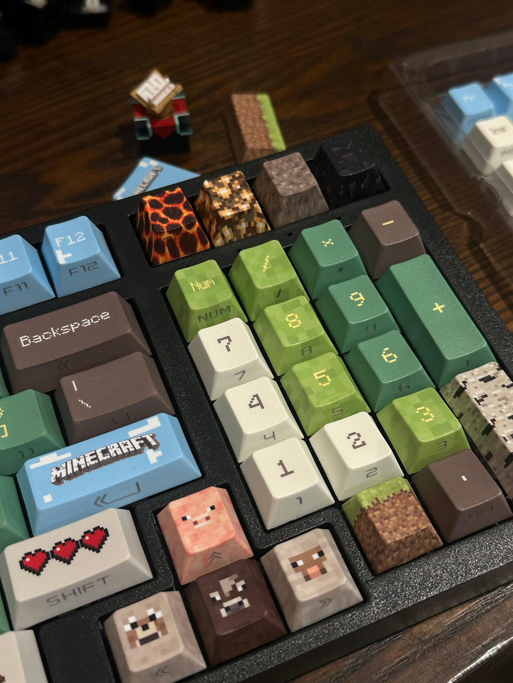 New Minecraft keyboard Pixel Wireless Mechanical Keyboard 97 keys