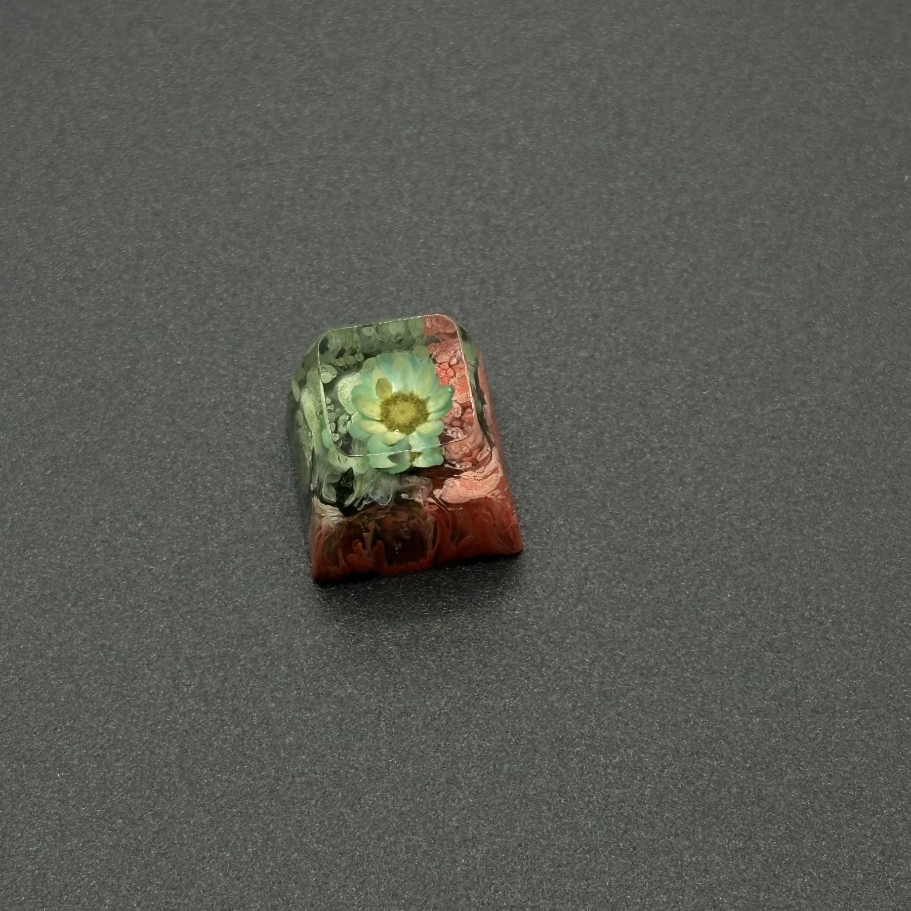 Resin Eternal Flower Keycap: Elevate Your Keyboard with Handcrafted Floral Artistry