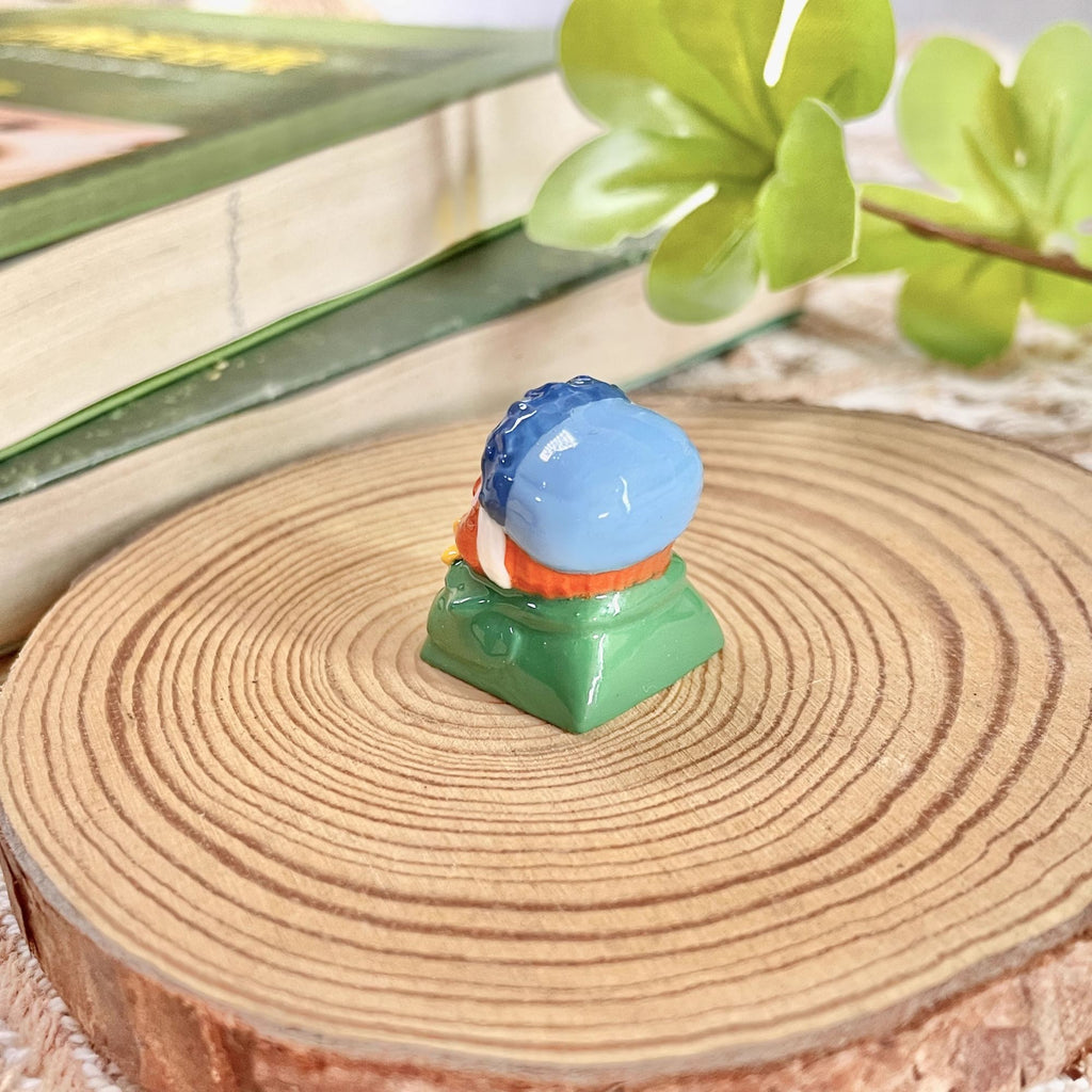 "Indulge in the artistic charm of our Resin Van Gogh Artisan Keycap – a lovable chibi rendition of Van Gogh holding a sunflower. This keycap is not just a functional accessory; it's a true masterpiece. Crafted from high-quality resin and coated with a surface layer, it exudes the delicate elegance of ceramic while being crafted from resin material. Transform your keyboard into a canvas of art with this adorable keycap, where every keystroke becomes a stroke of cuteness and craftsmanship. 