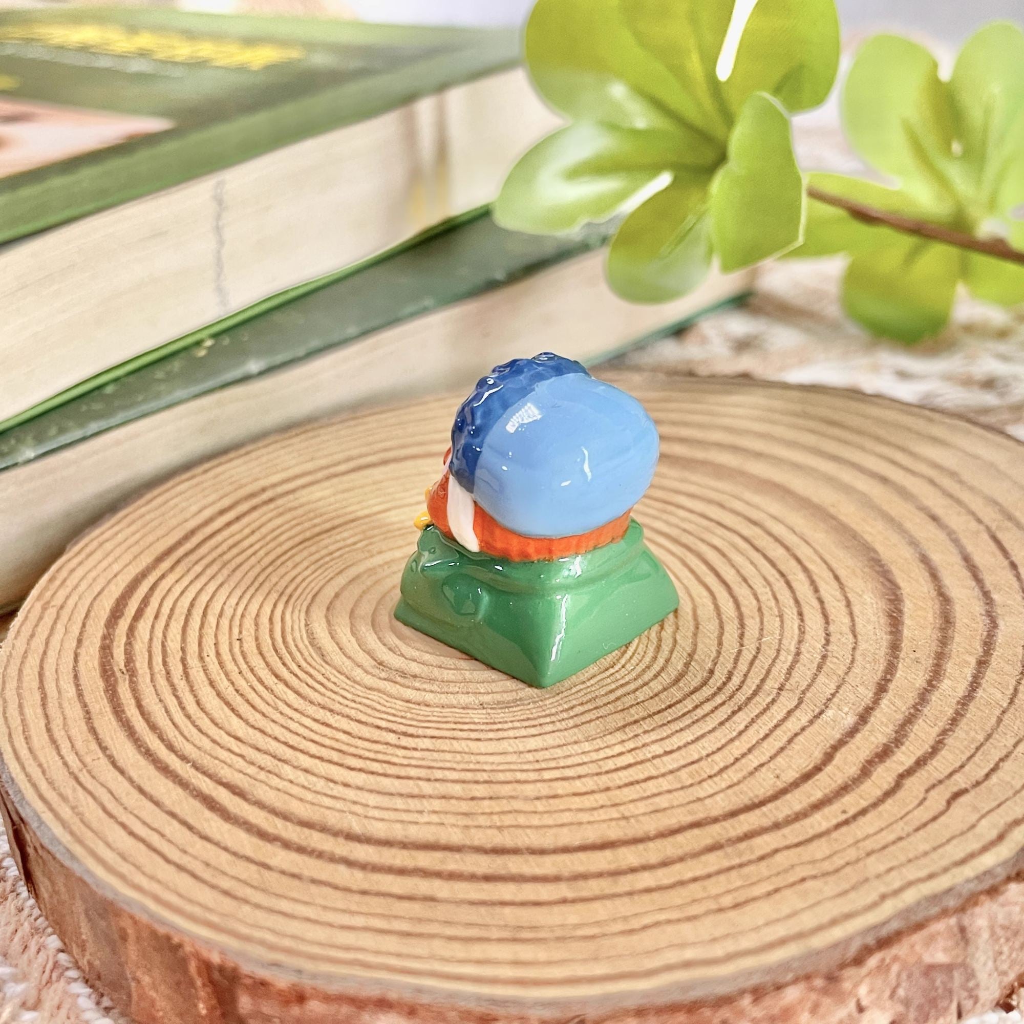 "Indulge in the artistic charm of our Resin Van Gogh Artisan Keycap – a lovable chibi rendition of Van Gogh holding a sunflower. This keycap is not just a functional accessory; it's a true masterpiece. Crafted from high-quality resin and coated with a surface layer, it exudes the delicate elegance of ceramic while being crafted from resin material. Transform your keyboard into a canvas of art with this adorable keycap, where every keystroke becomes a stroke of cuteness and craftsmanship. 