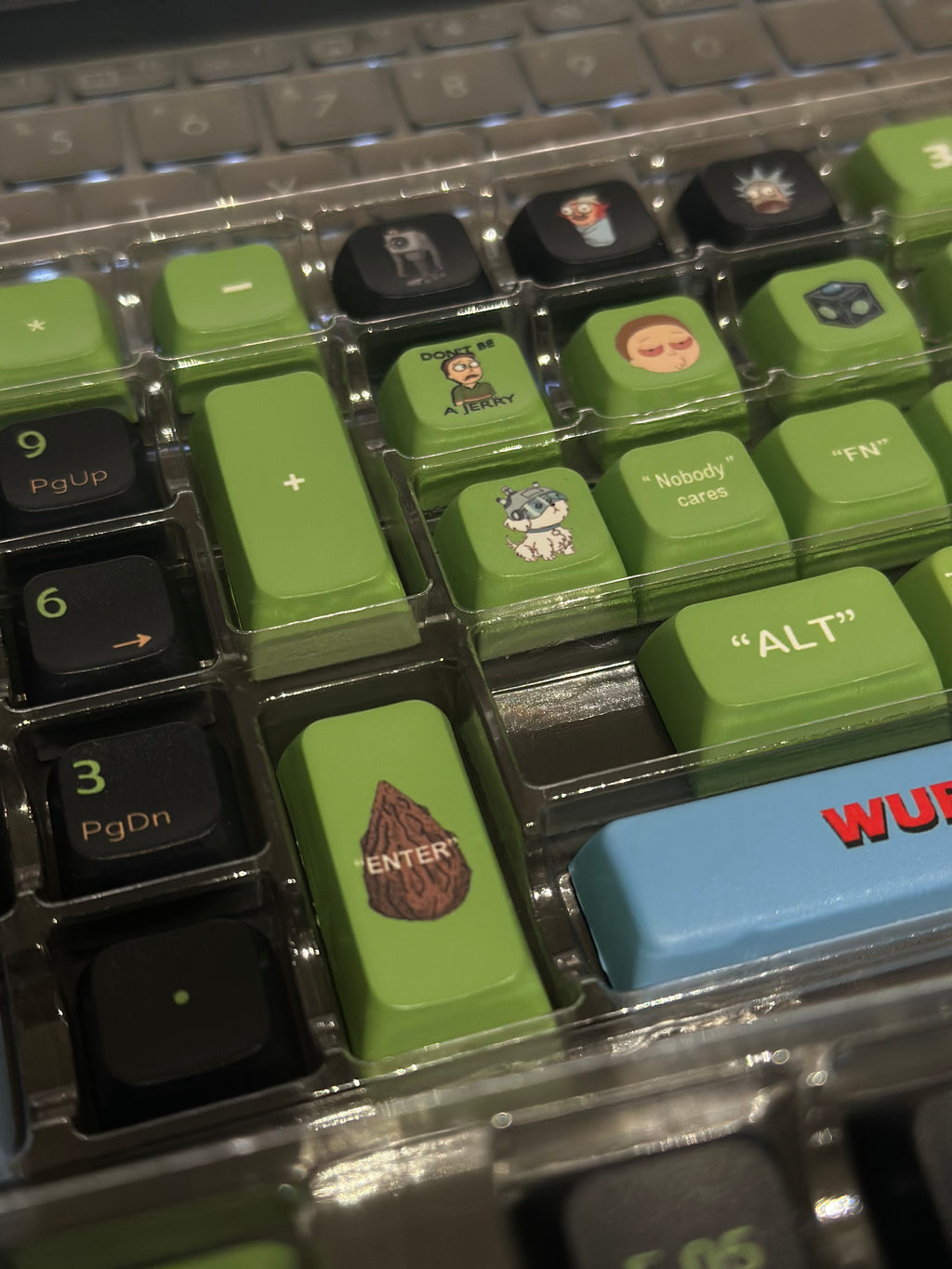 aiheystudio Rick and Morty PBT keycaps combining vibrant colors and iconic cartoon motifs
