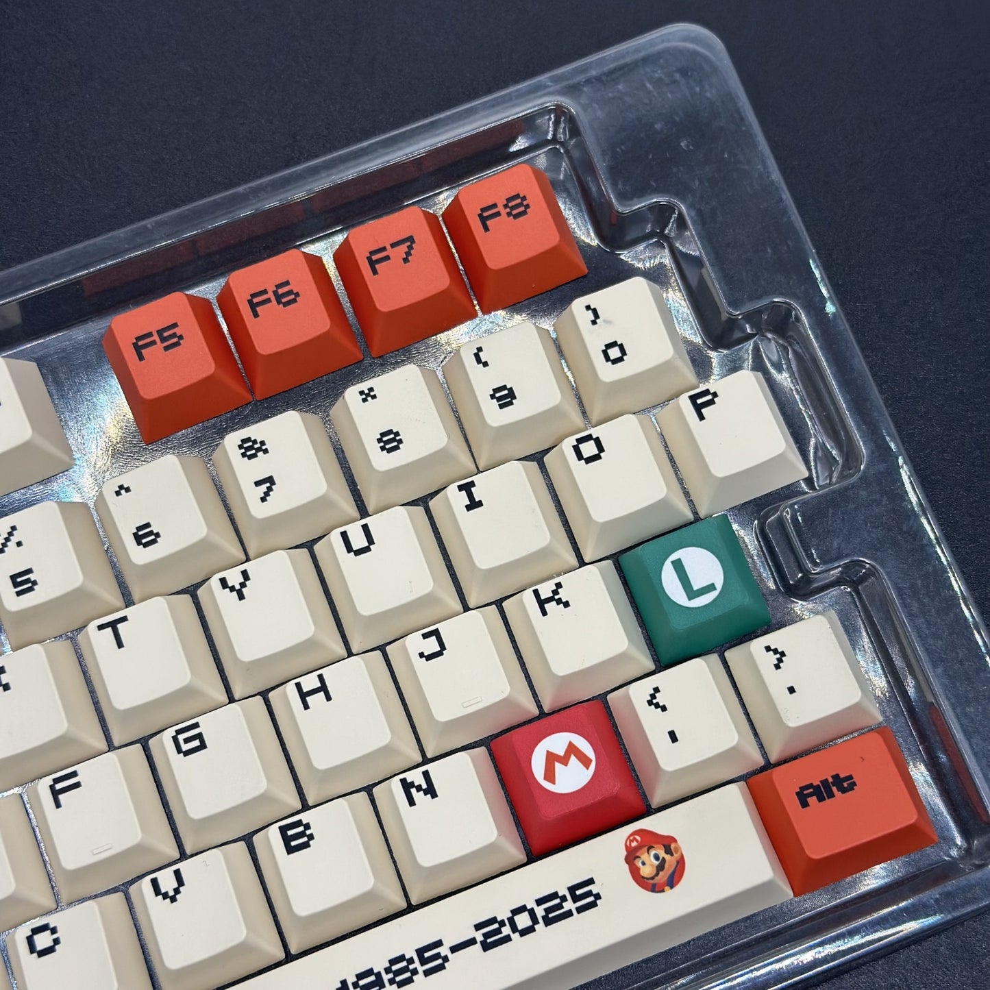 Super Mario Bros. 35th Anniversary custom keycap set, 120 PBT keys. Ideal for fans seeking a Mario-themed keyboard upgrade.