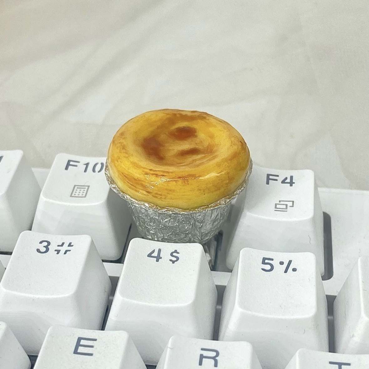 Frittiertes Essen auf der Tastatur. Artisan Keycap. Custom Keycaps