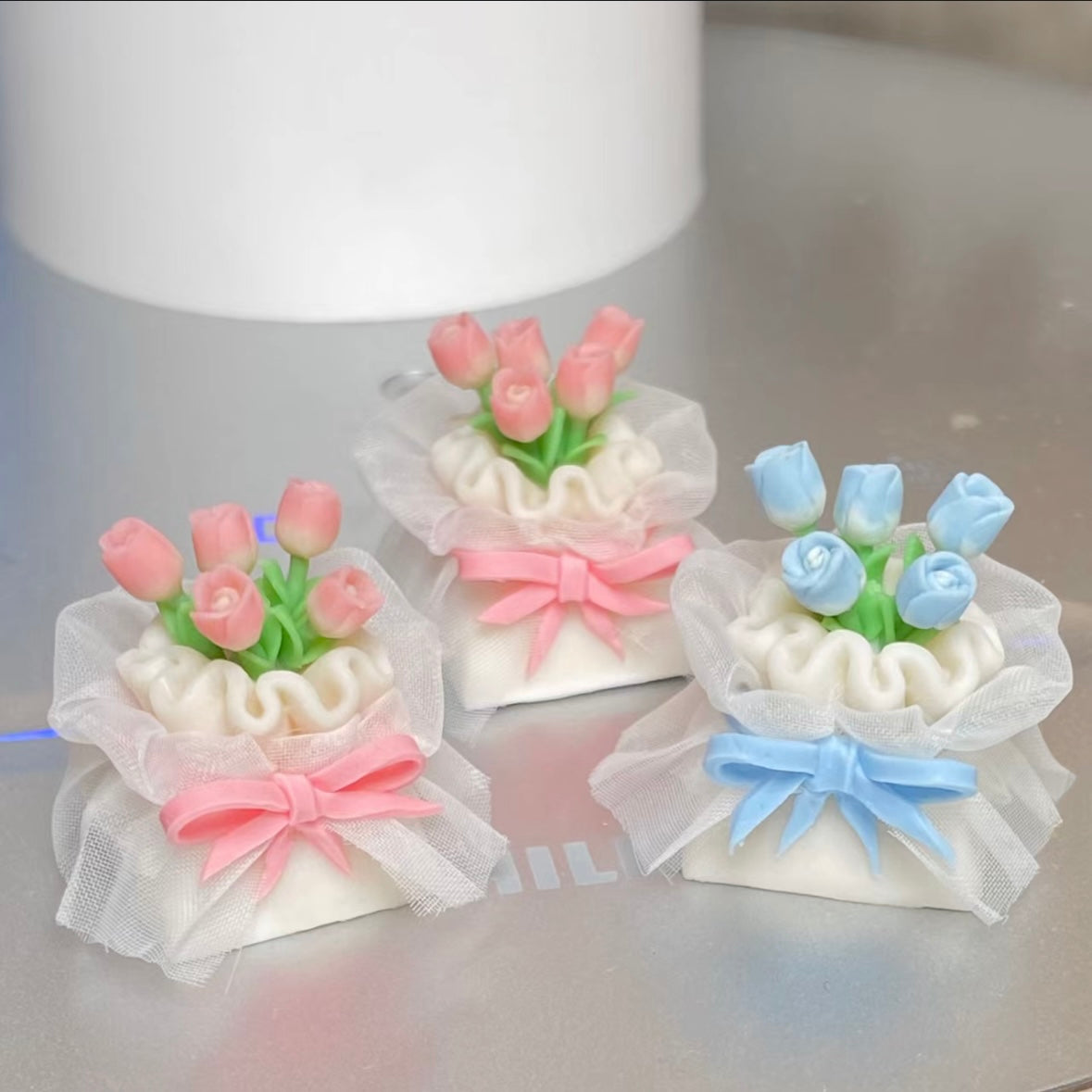 Customizable Bouquet: The beauty of this bouquet lies in its customization. Express your personality through your chosen blooms and let your keyboard tell a unique story.