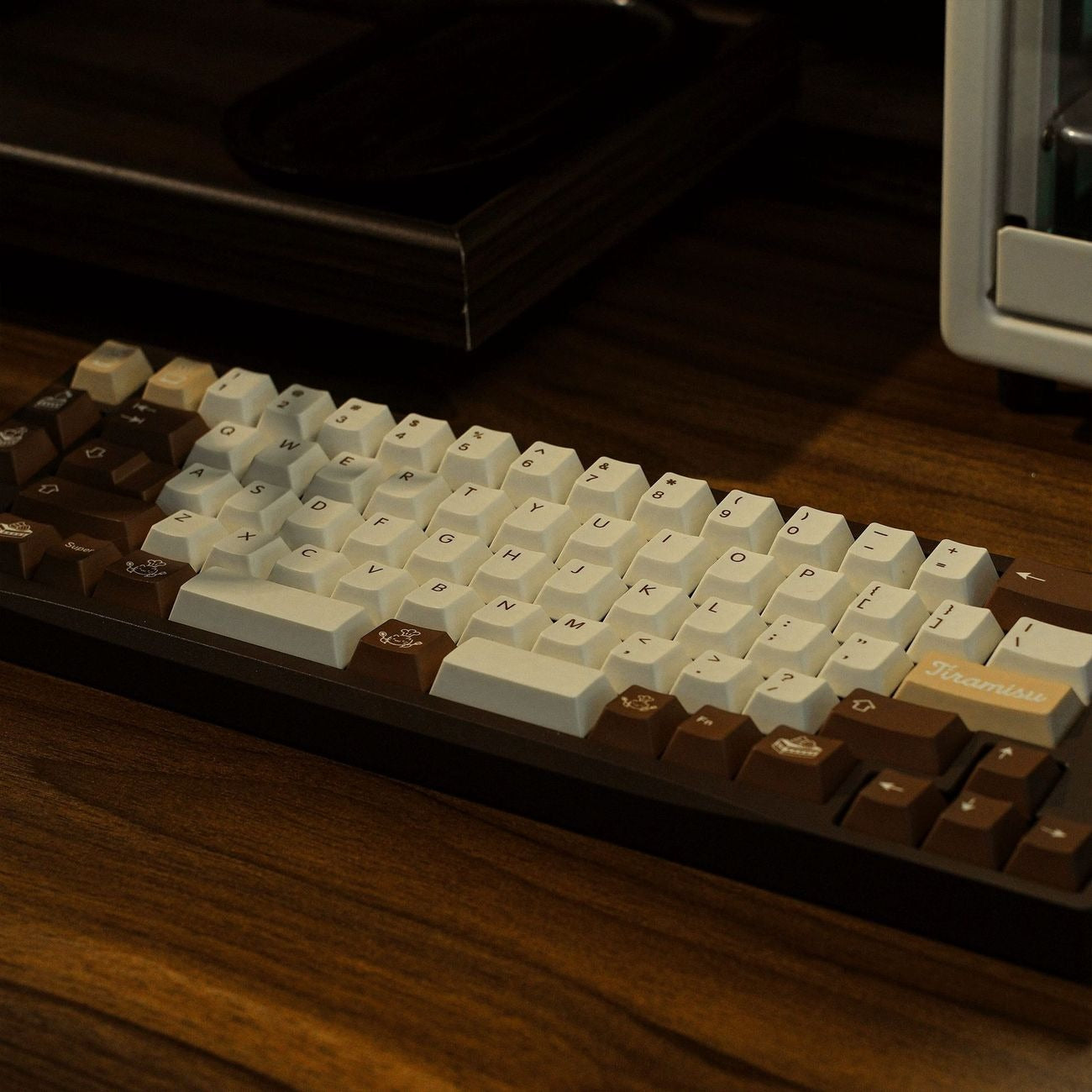 Dessert inspired Tiramisu PBT keycap set designed with warm coffee colors and elegant cream tones. The minimalist mechanical keyboard accessory adds a cozy cafe style atmosphere to personalized desk setups.