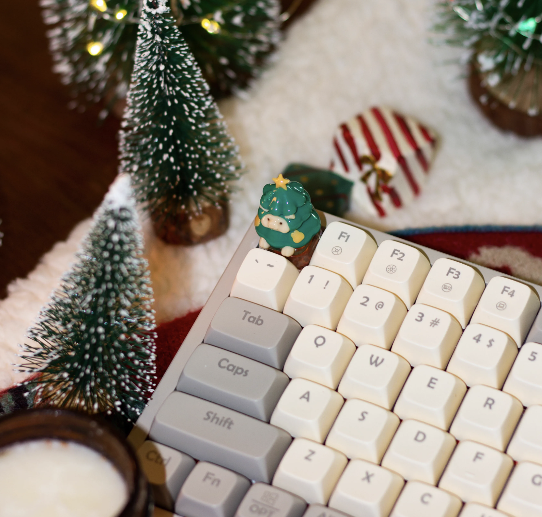Whimsical-Christmas-Tree-Pig-Artisan-Keycap_7