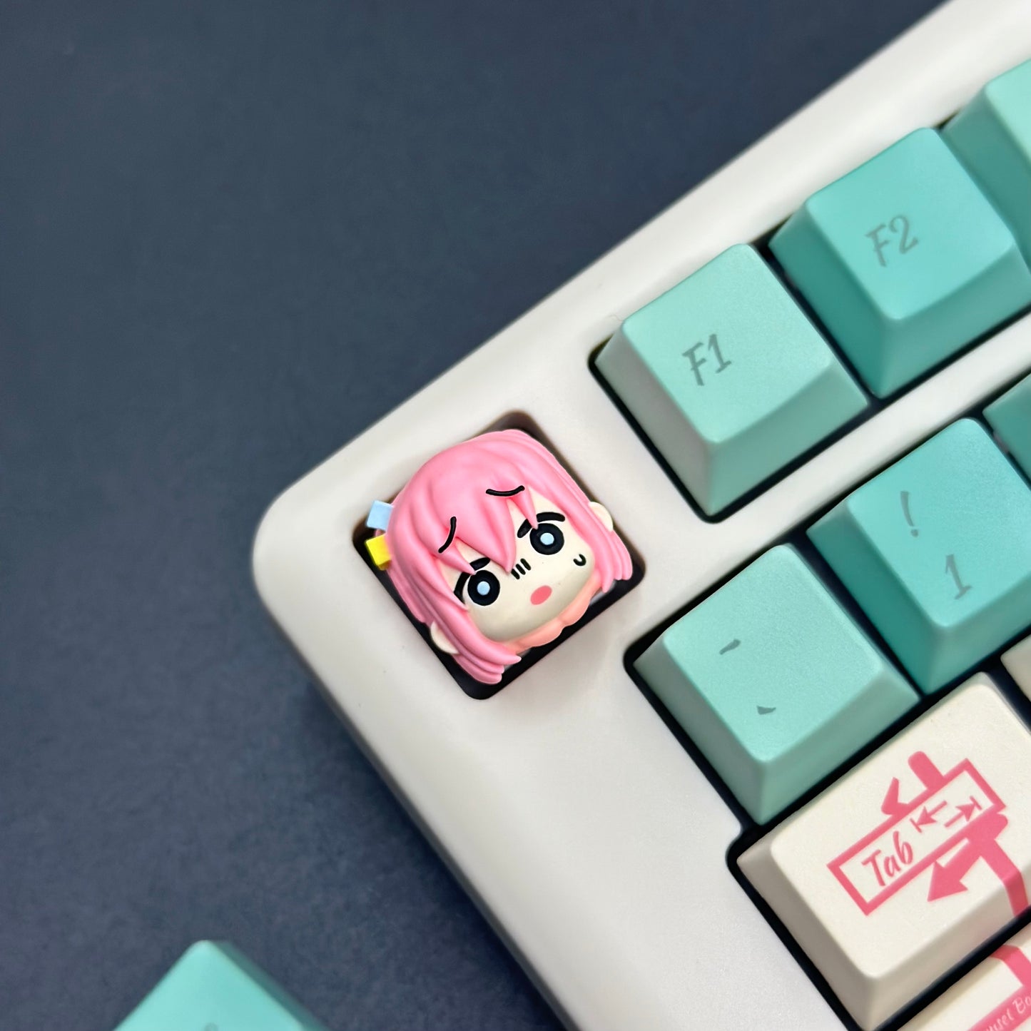 AiheyStudio Bocchi the Rock! artisan keycap featuring Hitori Gotoh, Nijika Ijichi, Ryou Yamada, and Ikuyo Kita for a colorful, character-rich keyboard.