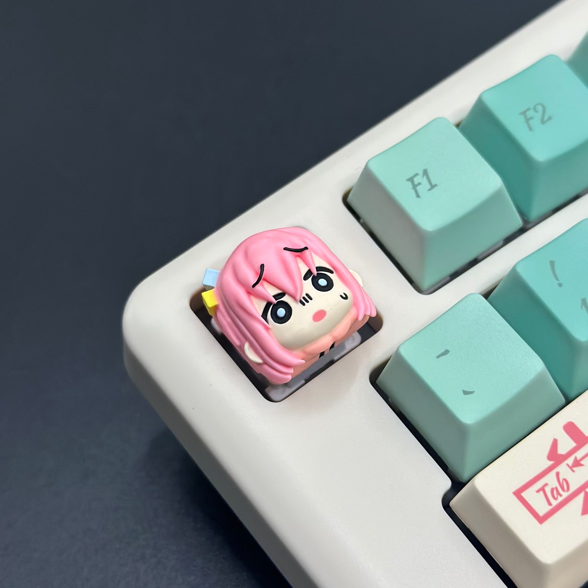 AiheyStudio Bocchi the Rock! artisan keycap featuring Hitori Gotoh, Nijika Ijichi, Ryou Yamada, and Ikuyo Kita for a colorful, character-rich keyboard.