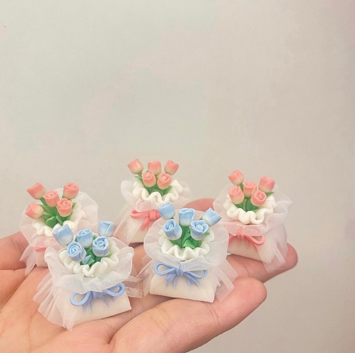 Light blue light pink diy flower bouquet keycaps from aihey studio, fantastic for people who like flowers, but also suitable for use on the keyboard to give your girlfriend confession, so a bunch of exquisite mini flowers who do not like it?