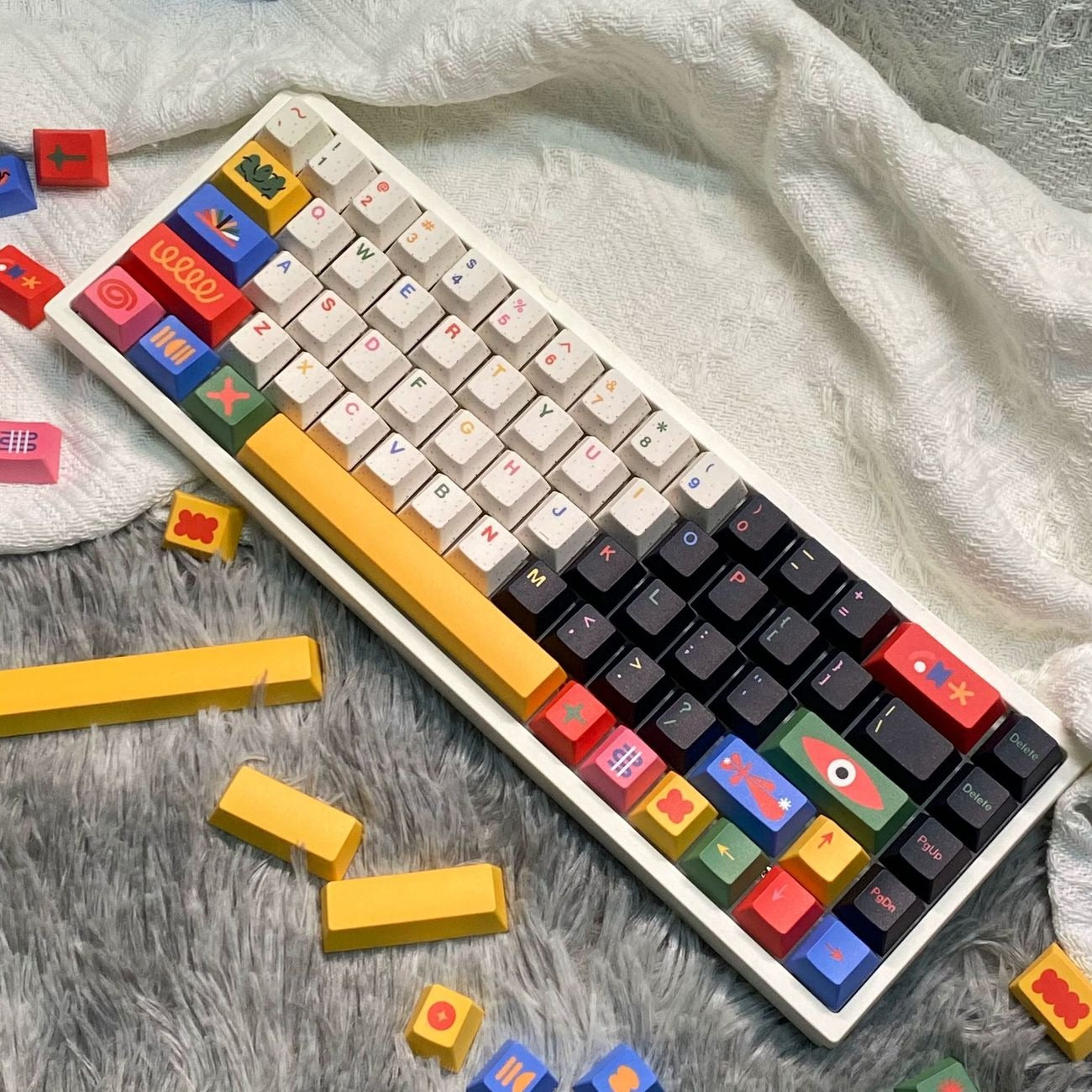 Colorful Motif Style PBT keycap set featuring vibrant geometric patterns and artistic color combinations for custom mechanical keyboards