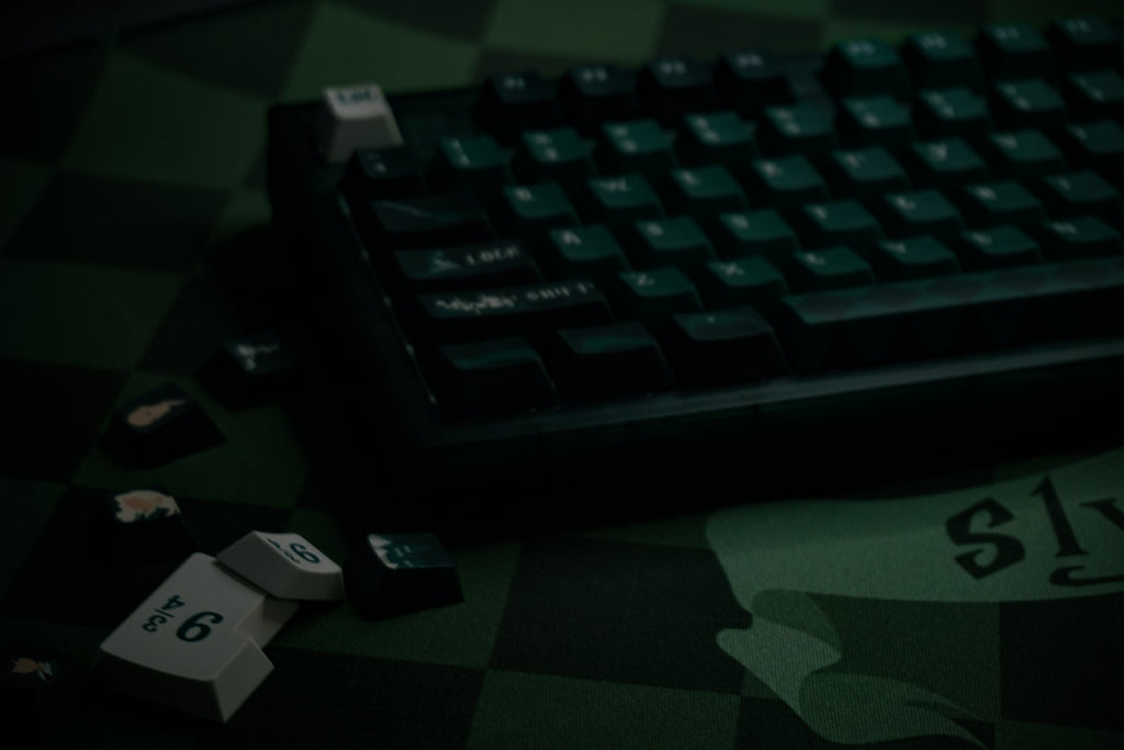 Harry Potter Slytherin Snake Keycaps Set, featuring intricate designs inspired by the iconic Slytherin house, perfect for any wizarding world fan.
