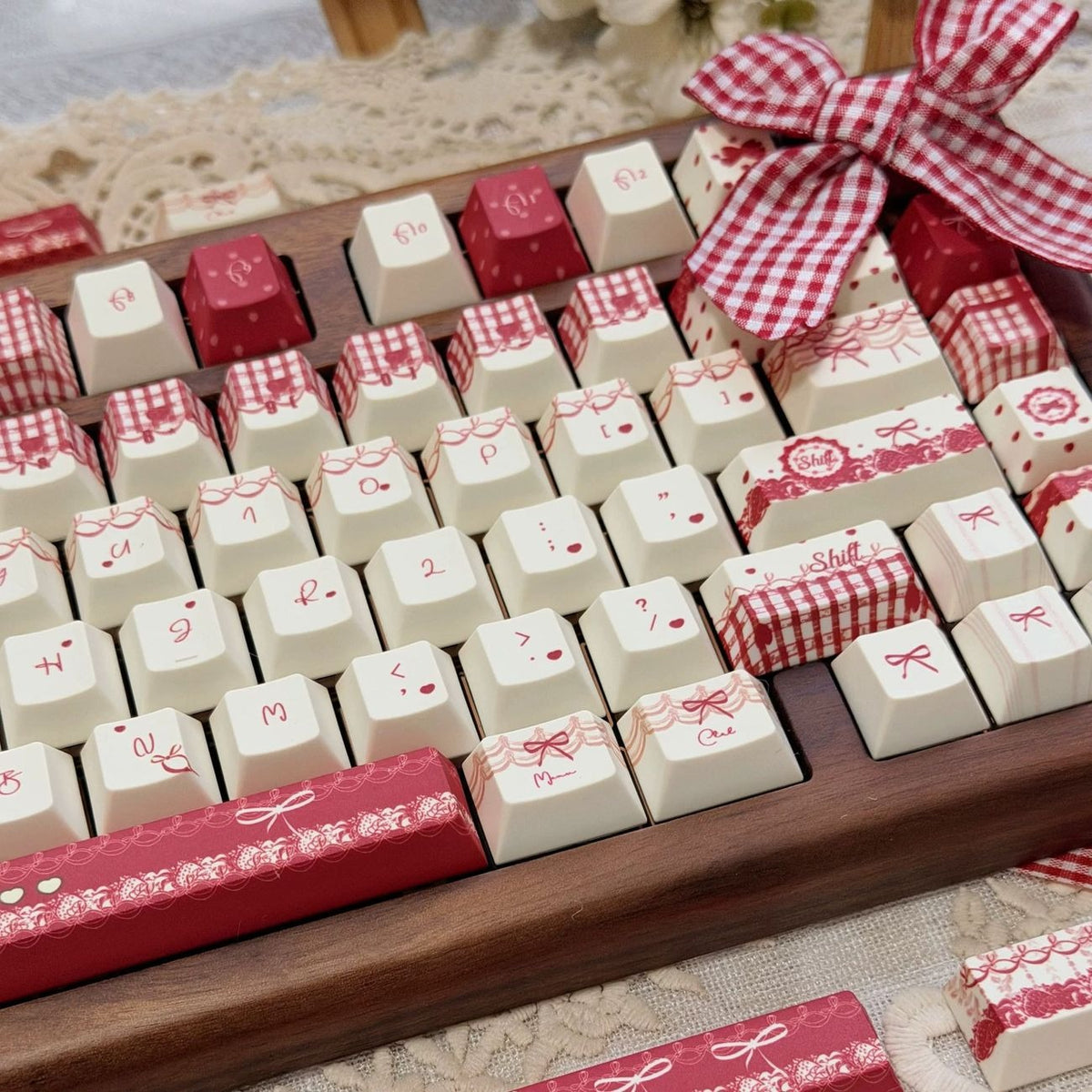Strawberry Mousse Cute Keycap Set Magenta with Bow Keycaps