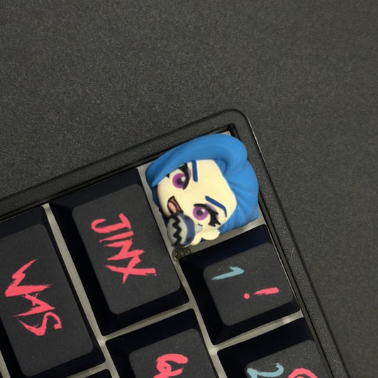 Jinx artisan keycap and Jinx keycap set! Handmade Jinx keycap with League of Legends design by AiheyStudio, capturing her iconic wild personality in every detail