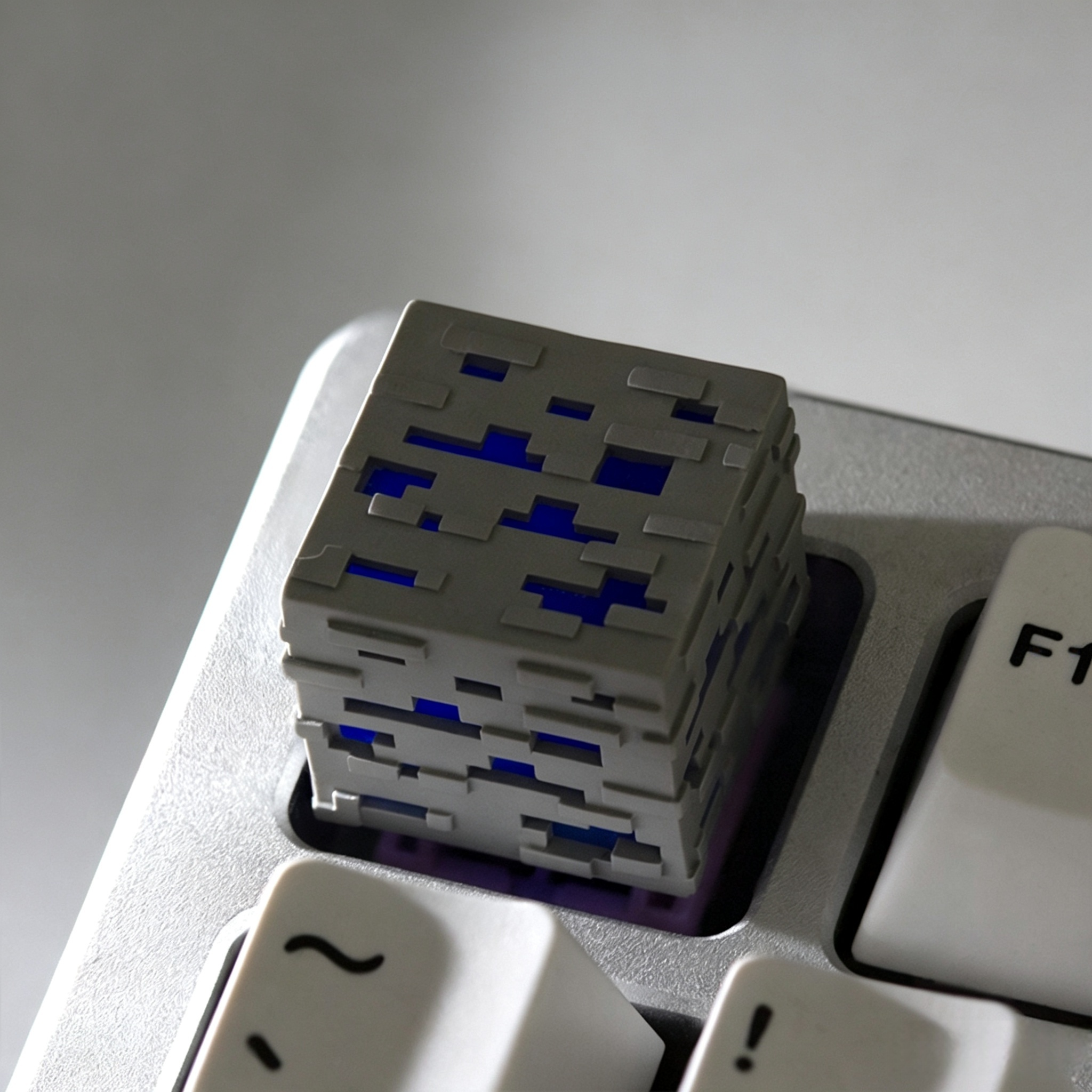 handmade-minecraft-pixel-block-resin-keycap-featuring-glowstone-grass-block-diamond-ore-gold-ore-redstone-ore-and-lapis-ore-design-for-mechanical-keyboards