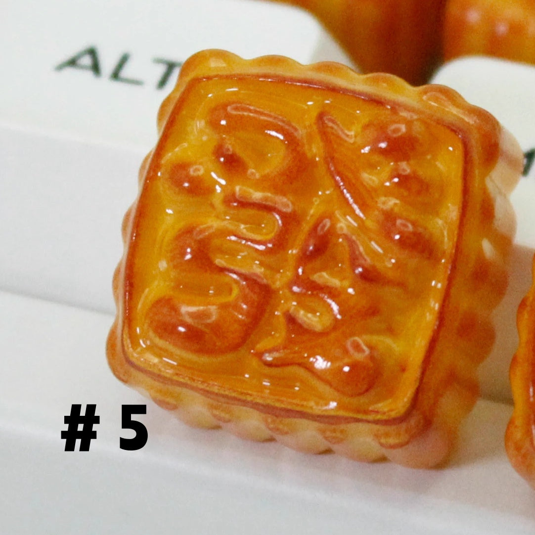 Exquisite mooncake pastry keycap design, adding festive elegance and traditional beauty to mechanical keyboards.